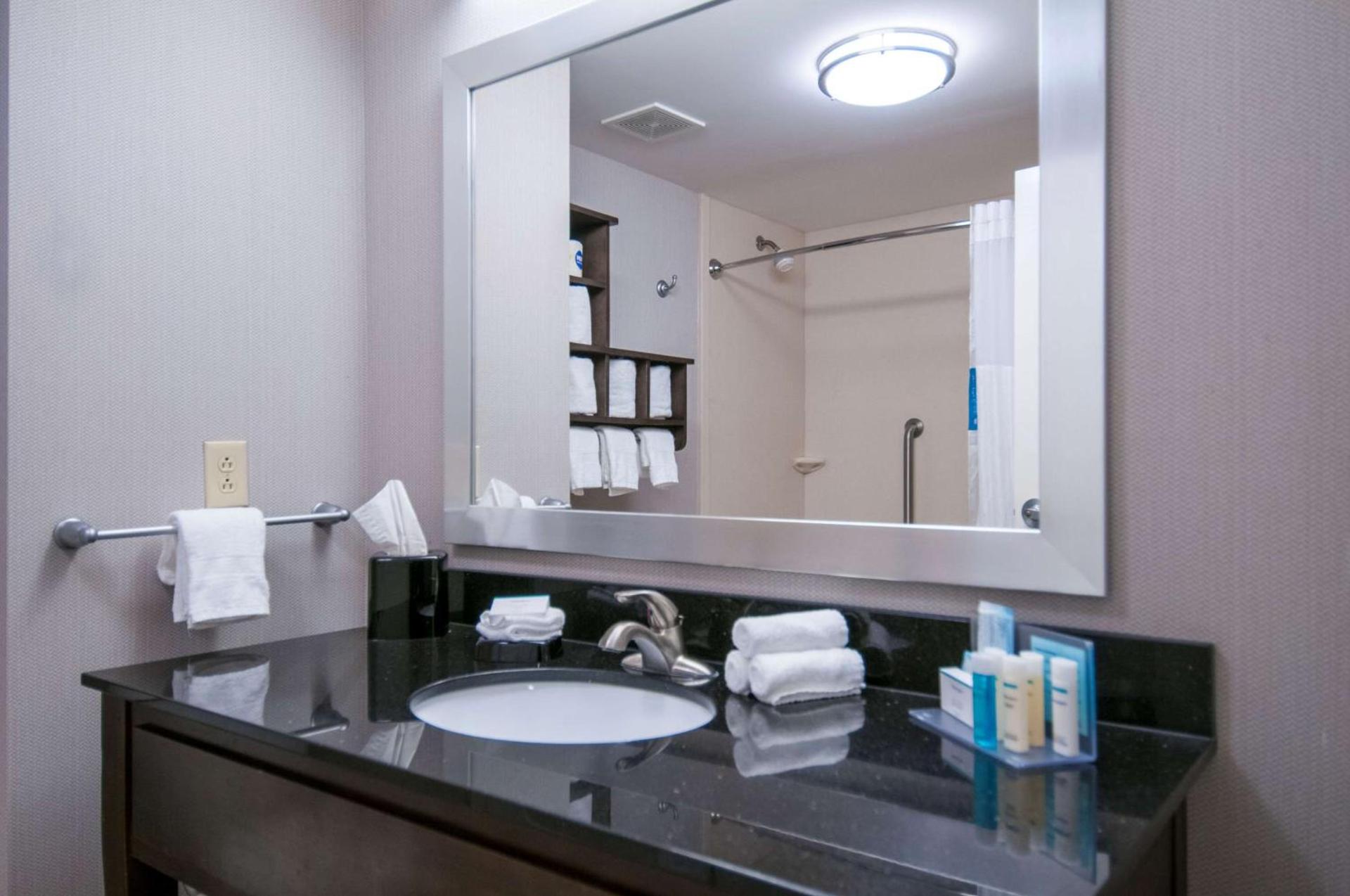 Hampton Inn Hernando, MS photo 37