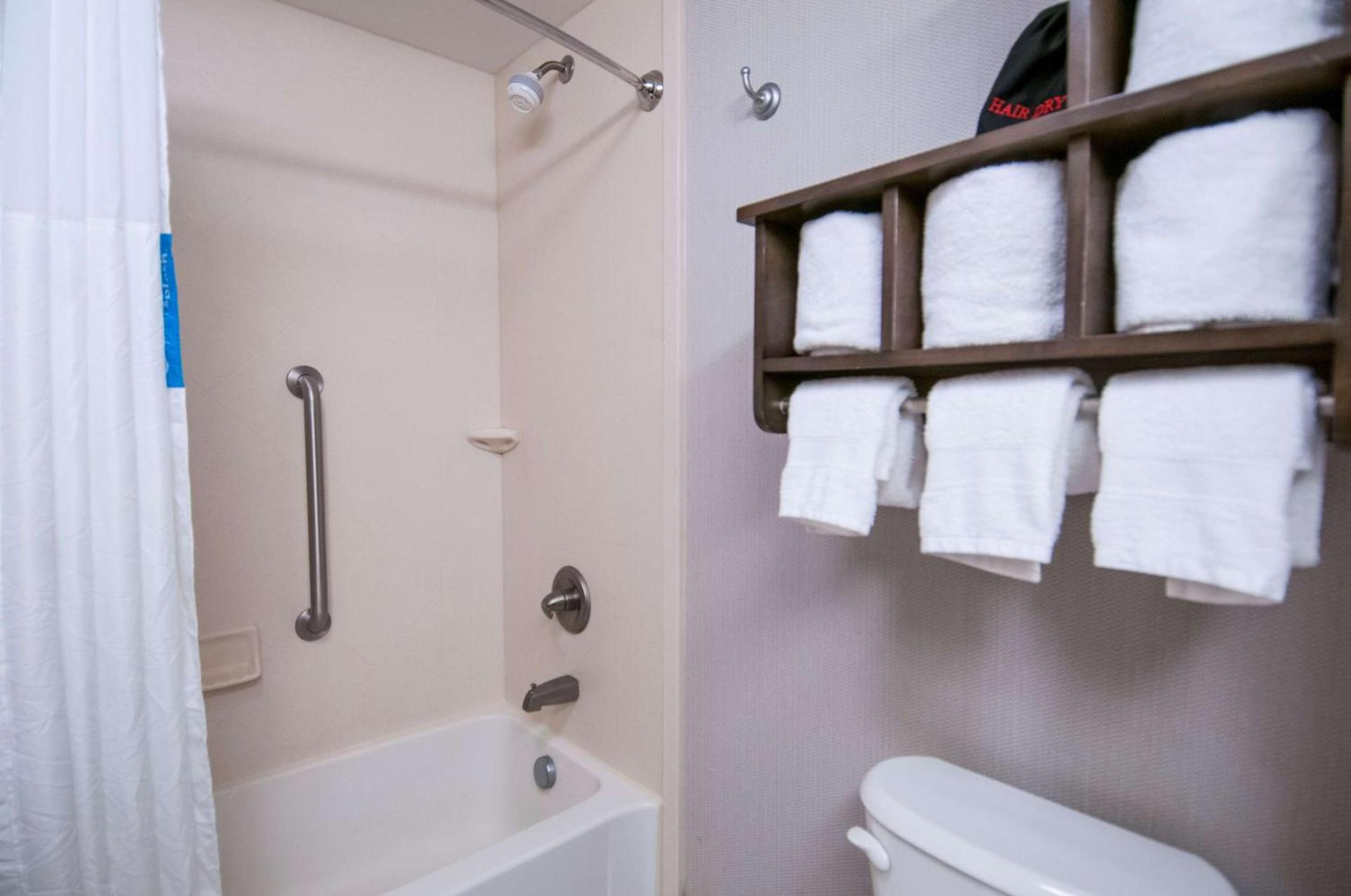Hampton Inn Hernando, MS photo 40