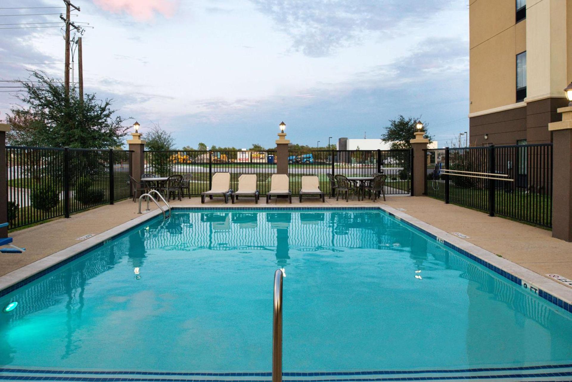 Hampton Inn and Suites Hutto photo 4