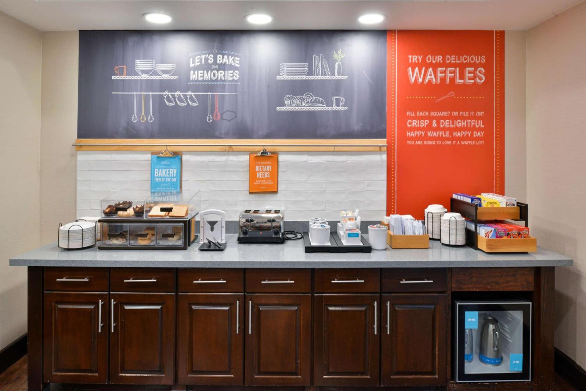 Hampton Inn and Suites Hutto photo 8