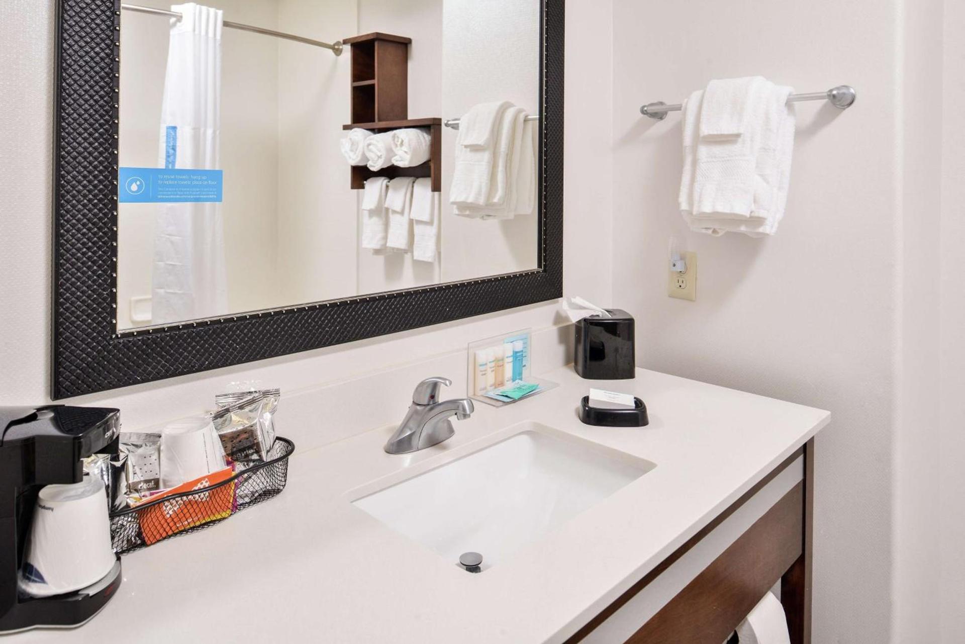 Hampton Inn and Suites Hutto photo 20
