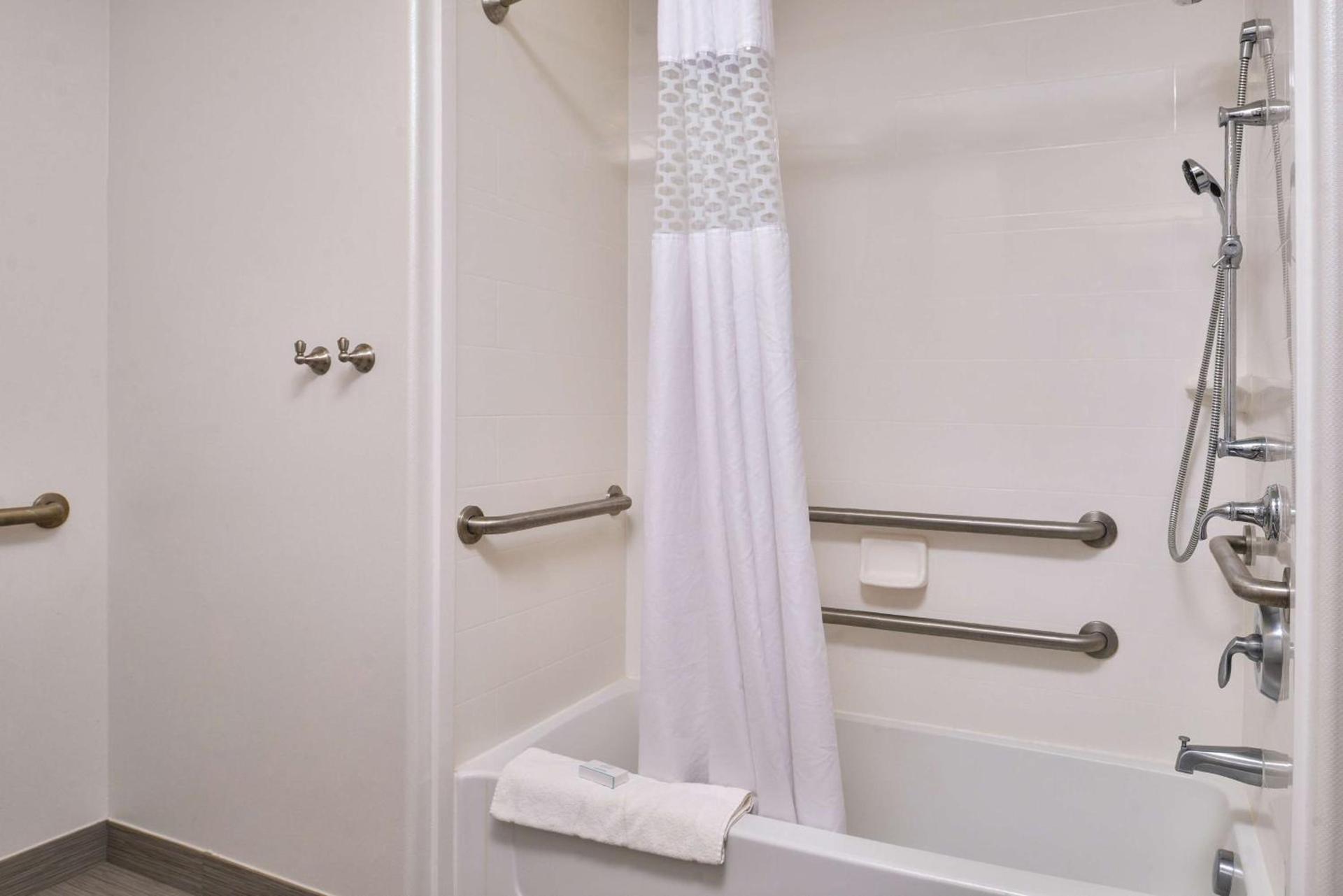 Hampton Inn and Suites Hutto photo 30