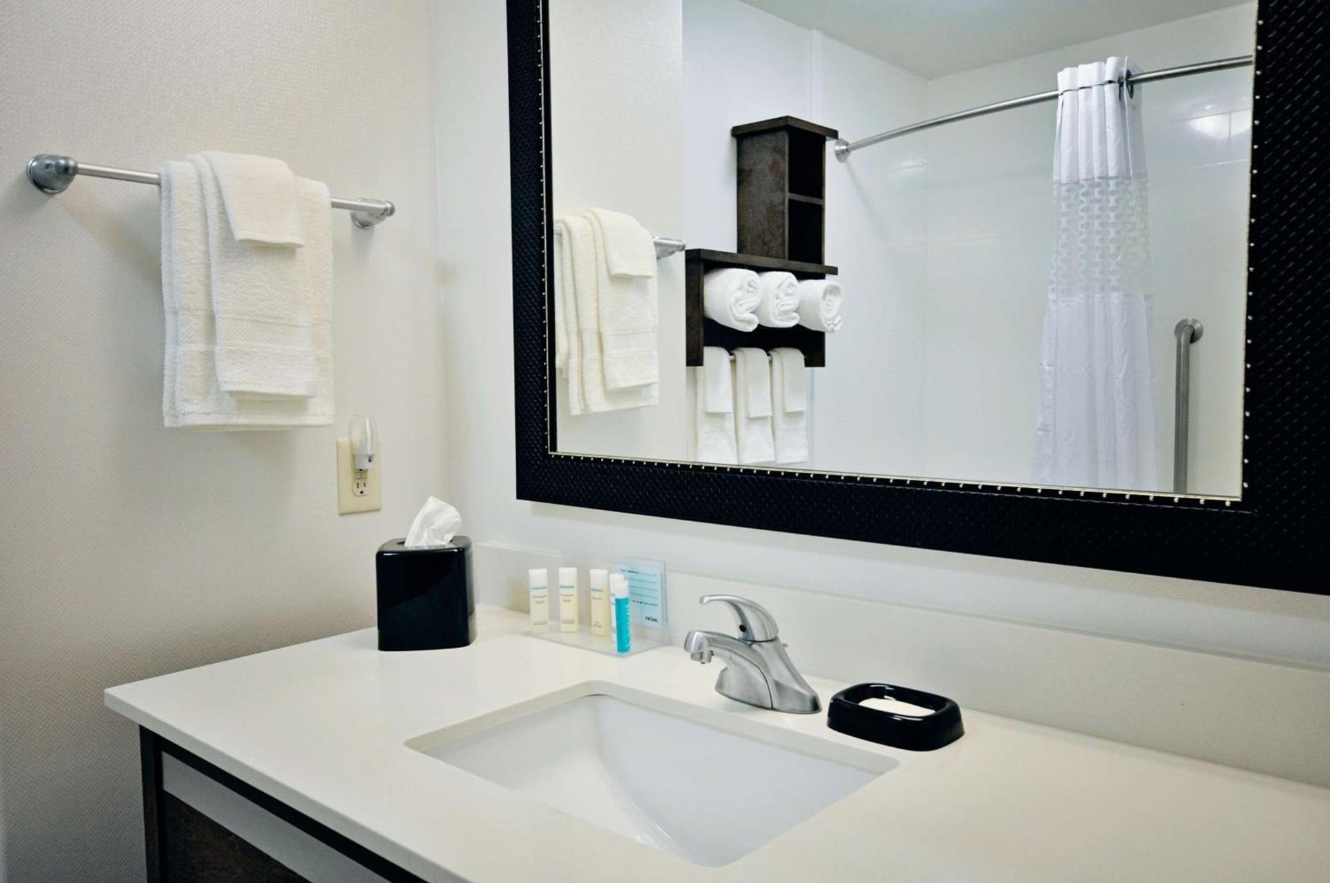 Hampton Inn and Suites Hutto photo 32