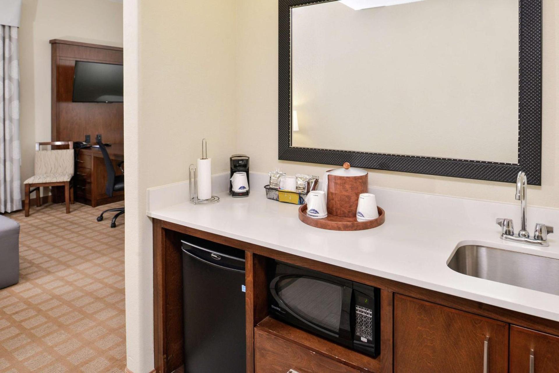 Hampton Inn and Suites Hutto photo 42
