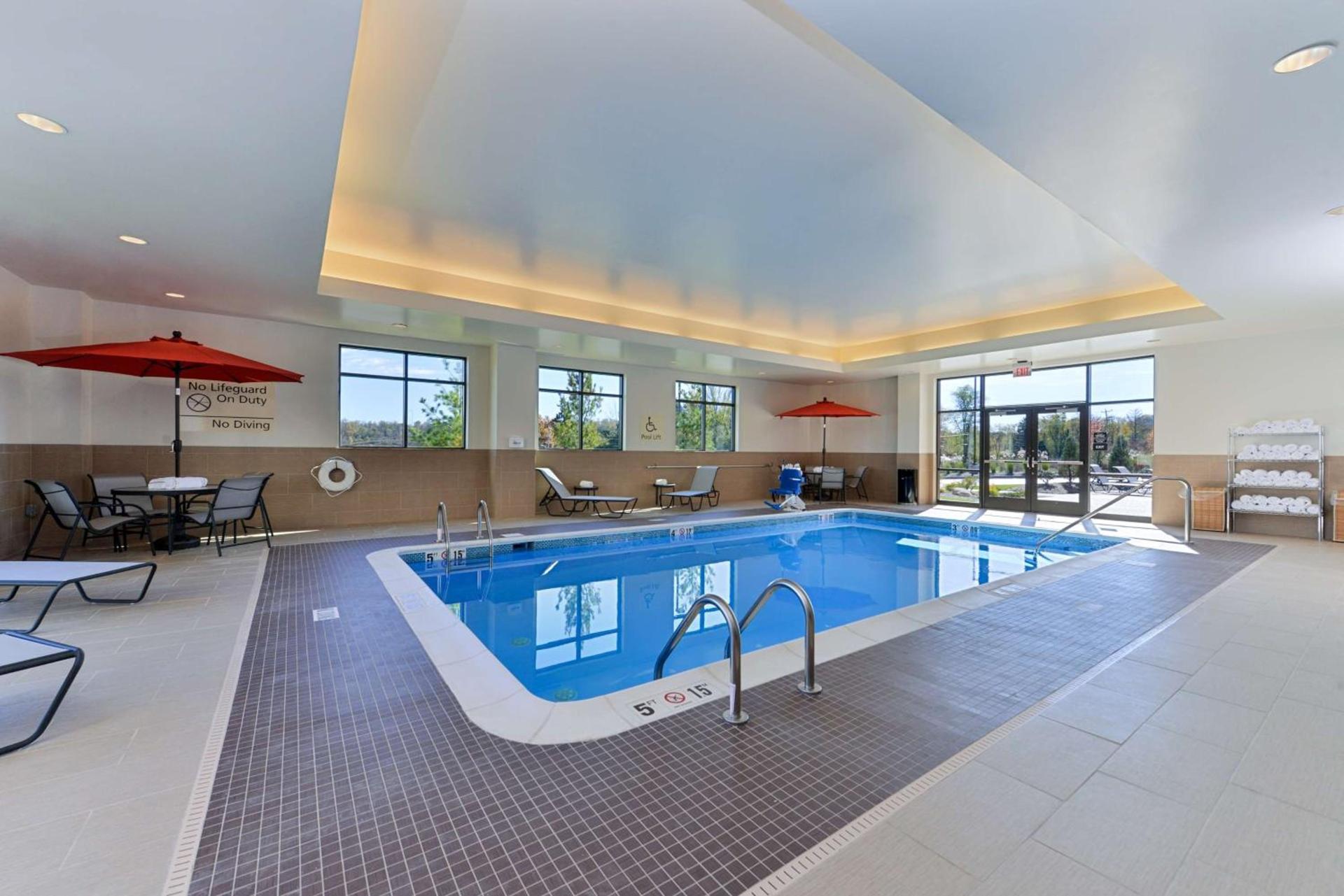 Hampton Inn & Suites California University-Pittsburgh photo 6