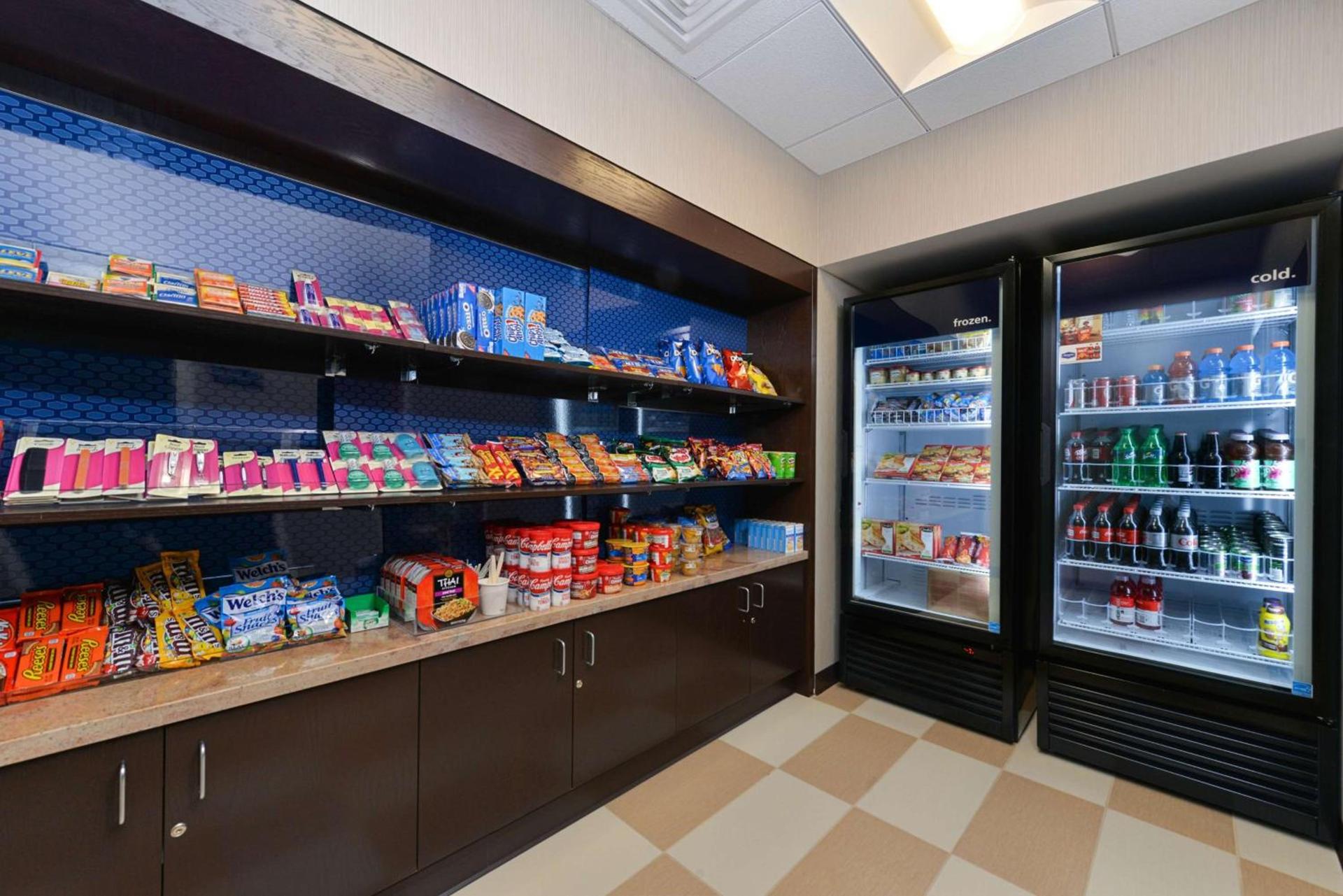 Hampton Inn & Suites California University-Pittsburgh photo 10