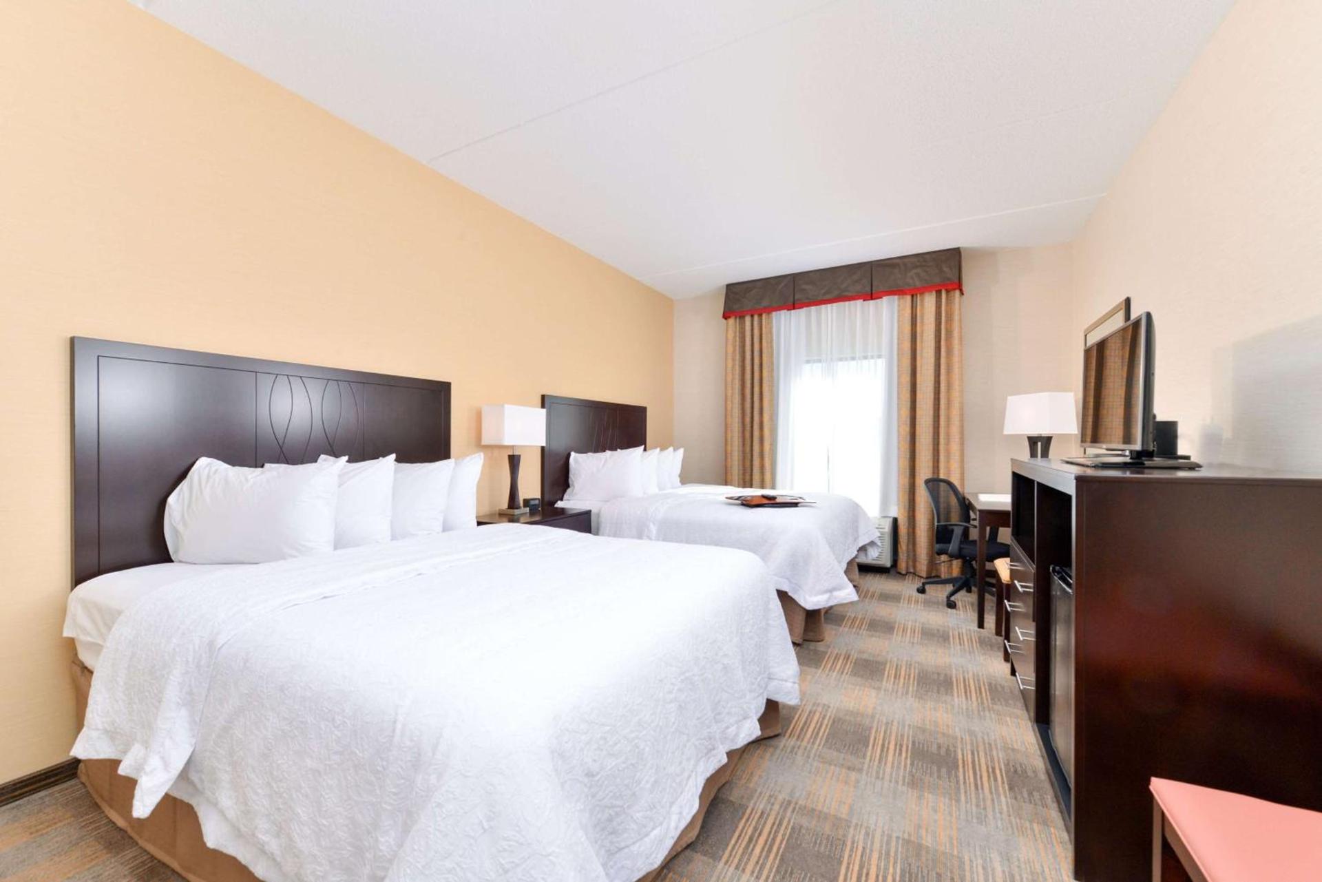 Hampton Inn & Suites California University-Pittsburgh photo 16