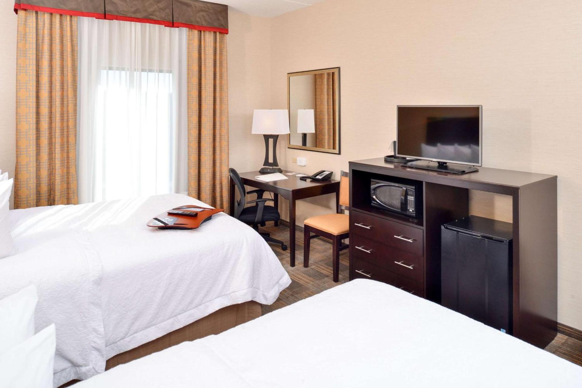 Hampton Inn & Suites California University-Pittsburgh photo 17