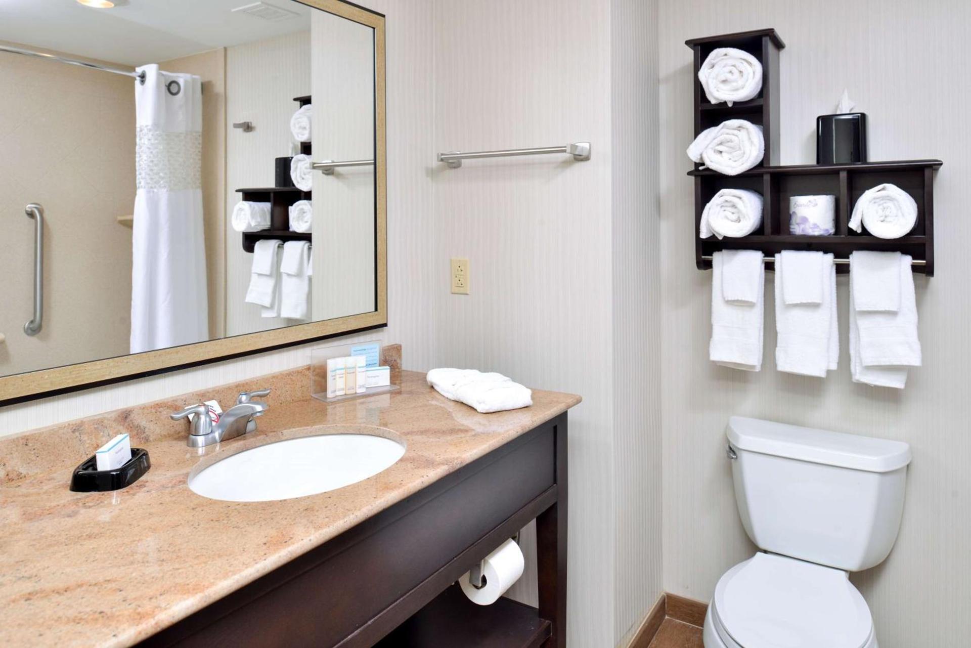Hampton Inn & Suites California University-Pittsburgh photo 20