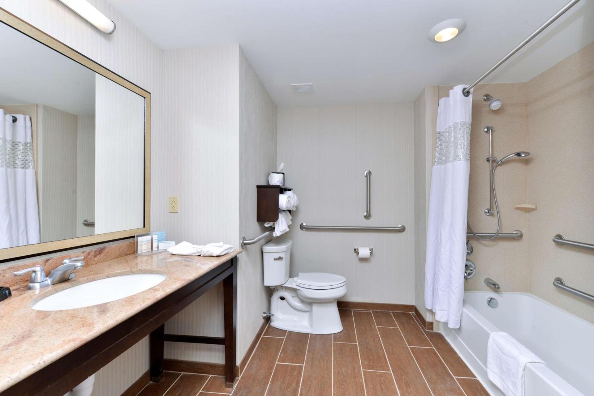 Hampton Inn & Suites California University-Pittsburgh photo 22