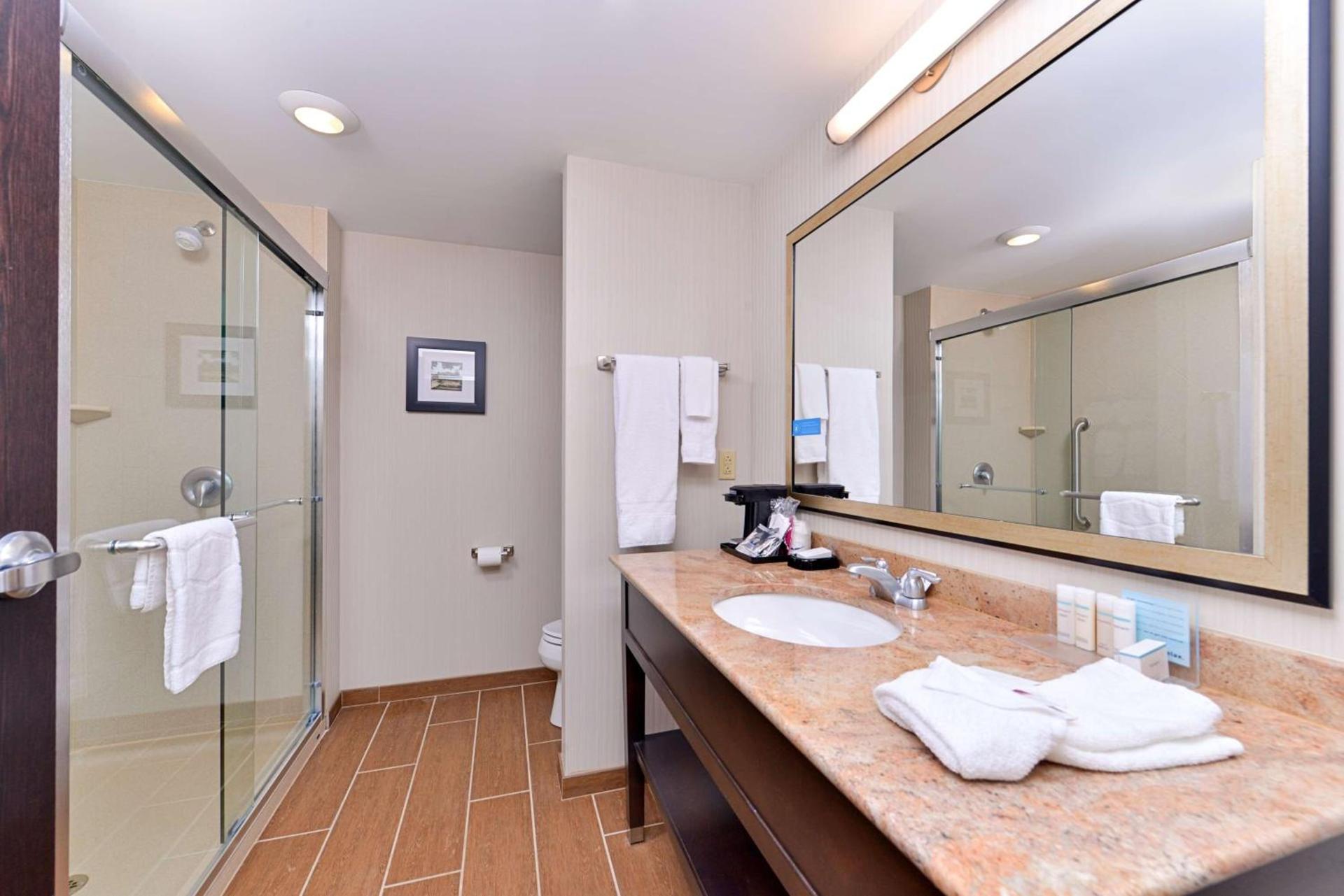 Hampton Inn & Suites California University-Pittsburgh photo 26