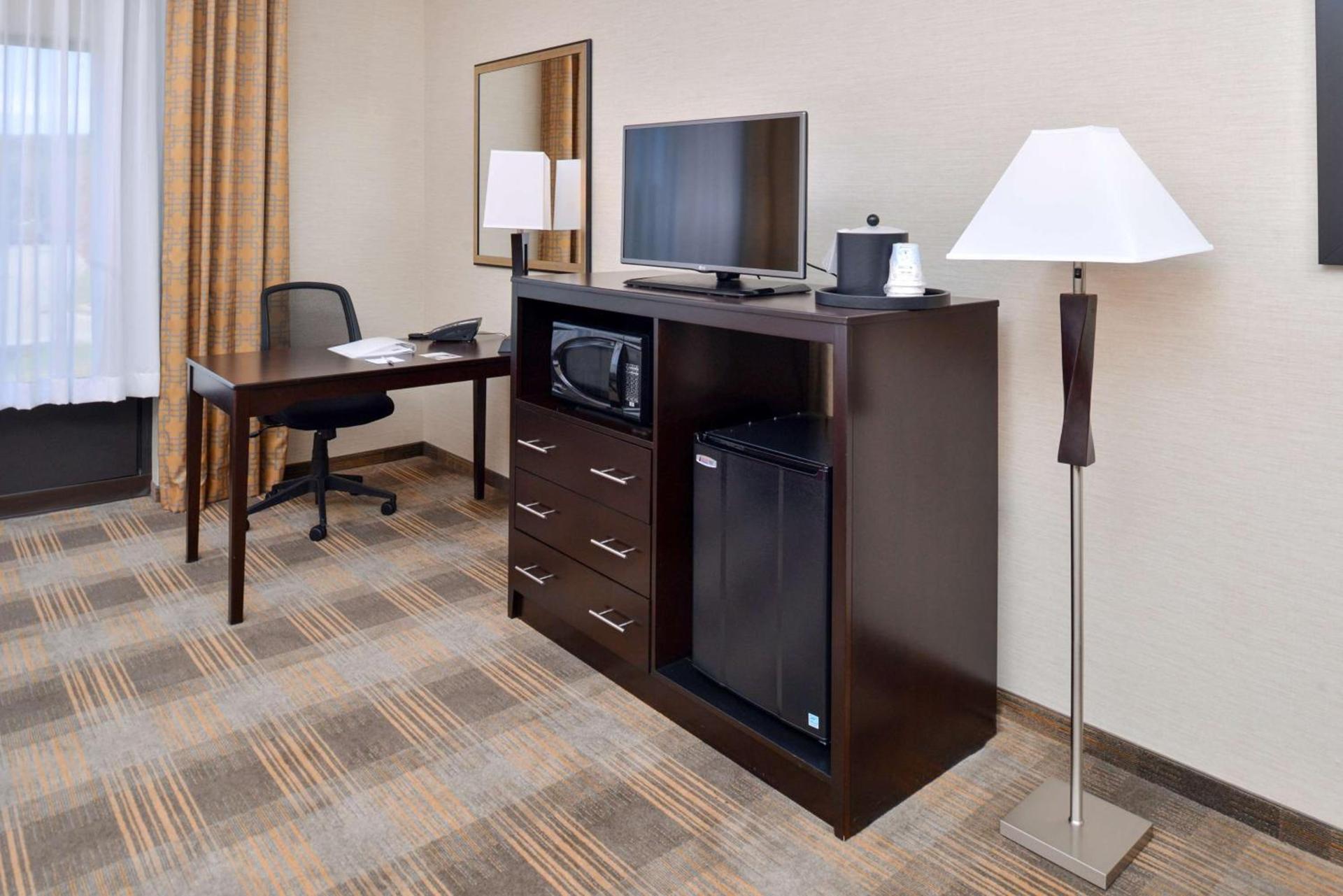 Hampton Inn & Suites California University-Pittsburgh photo 29
