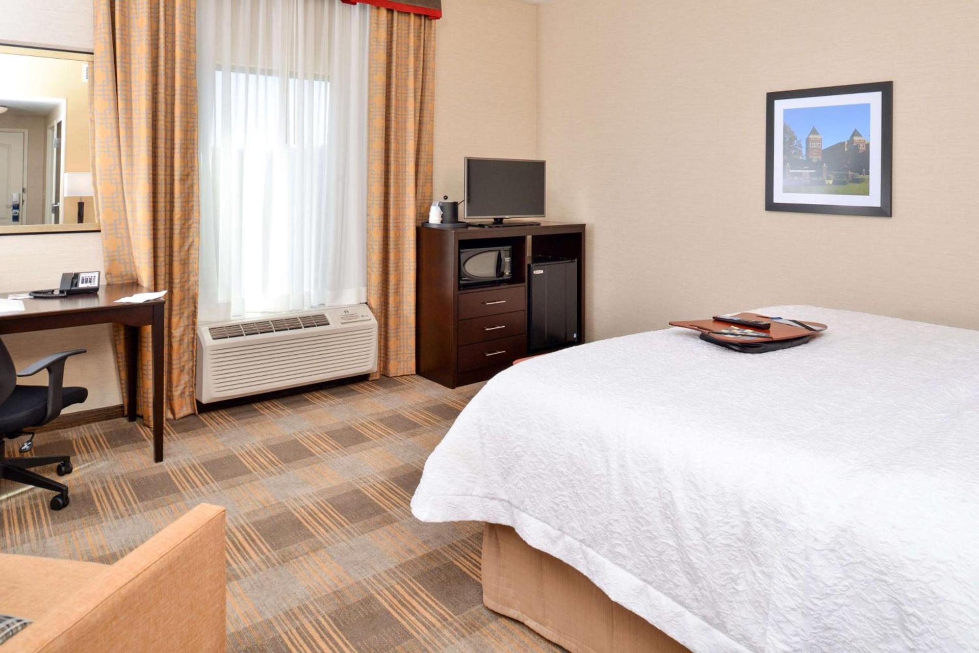 Hampton Inn & Suites California University-Pittsburgh photo 32