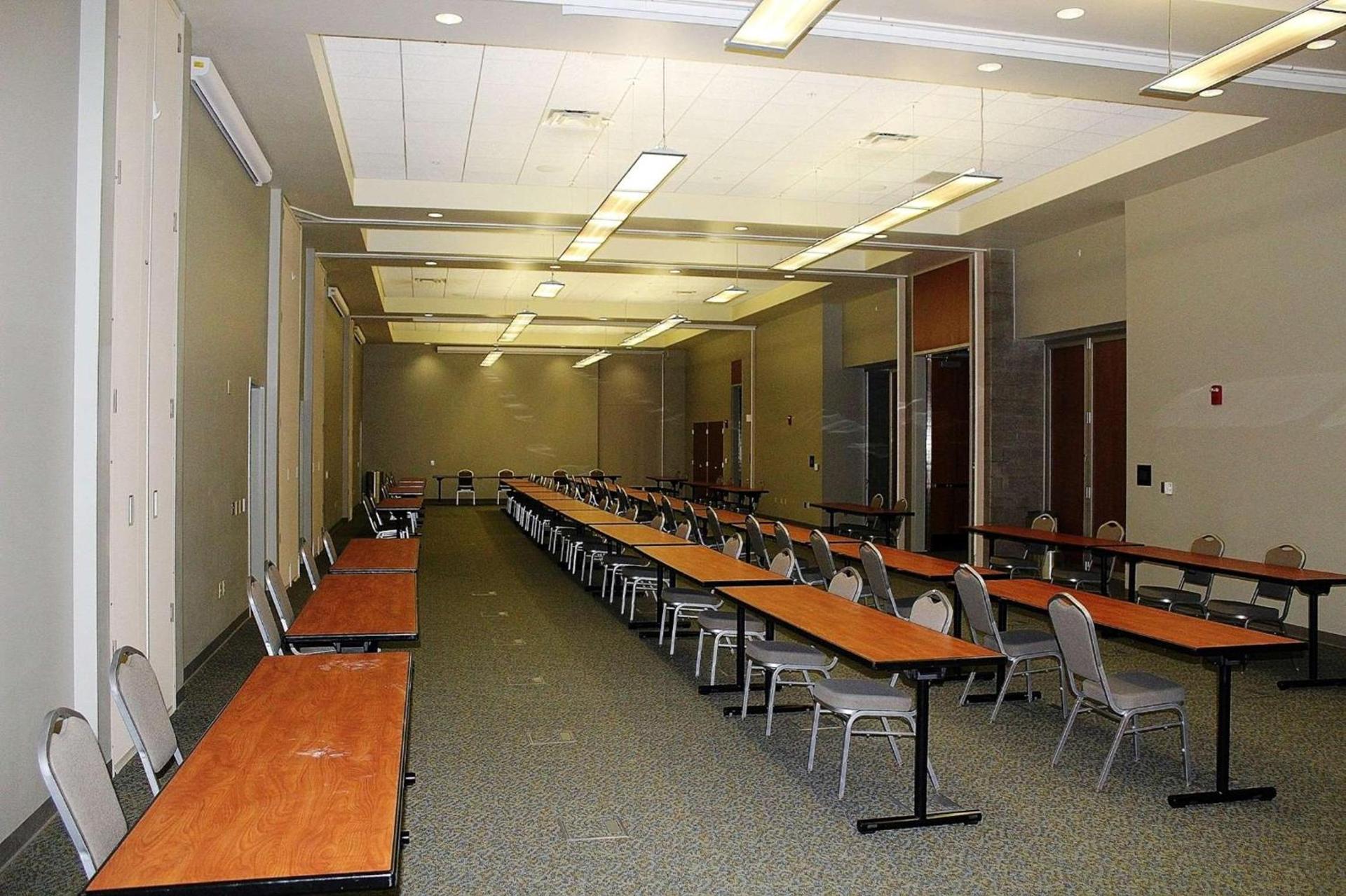 Hampton Inn & Suites California University-Pittsburgh photo 35