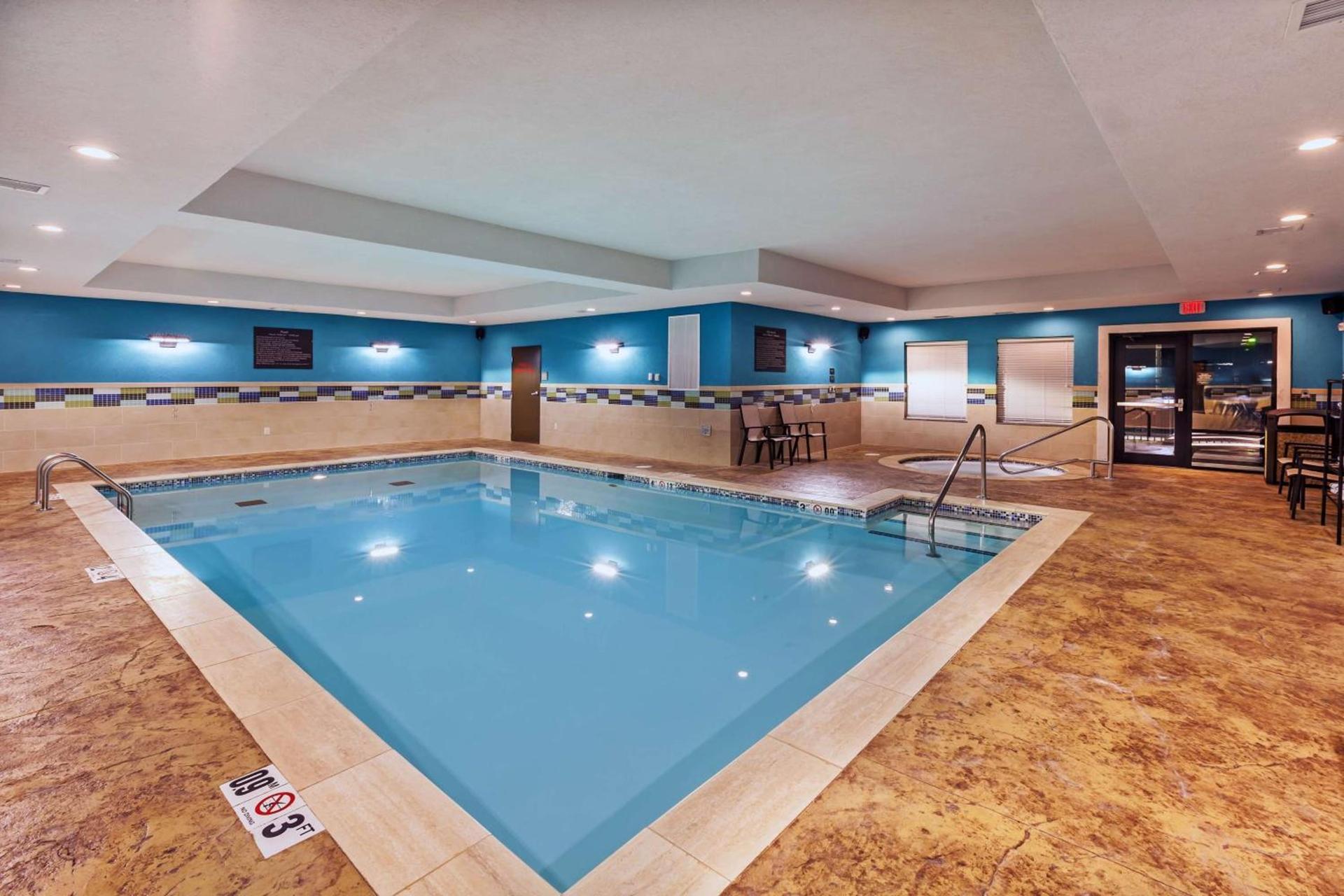 Hampton Inn & Suites Claremore photo 11