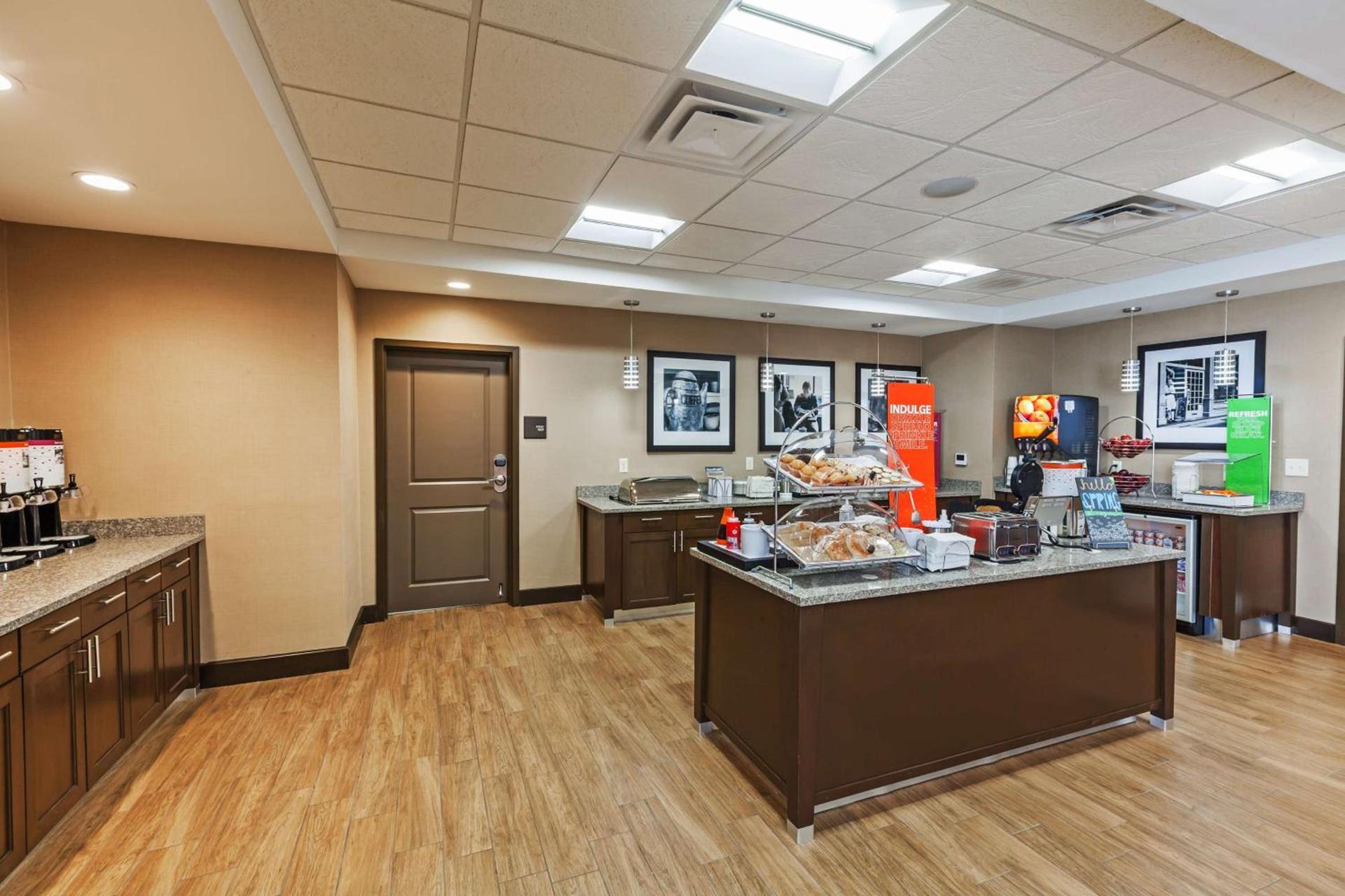 Hampton Inn & Suites Claremore photo 13
