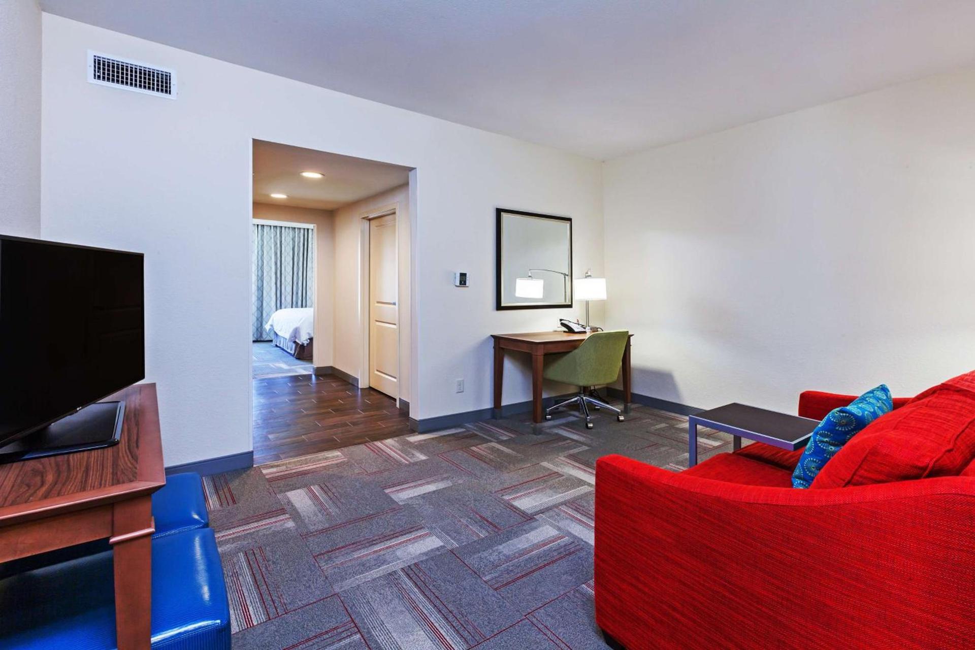 Hampton Inn & Suites Claremore photo 24