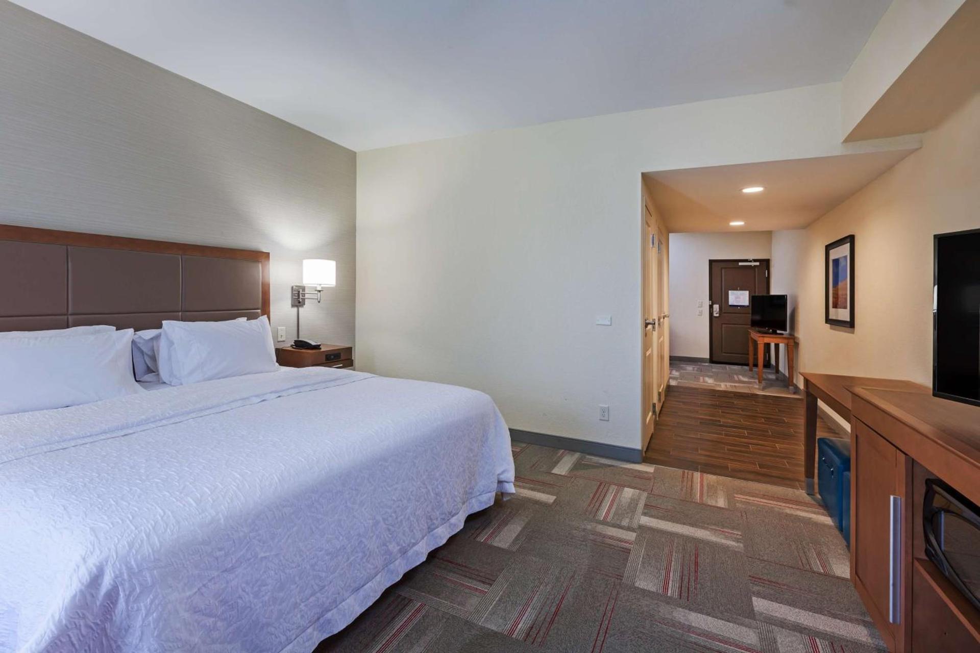 Hampton Inn & Suites Claremore photo 26
