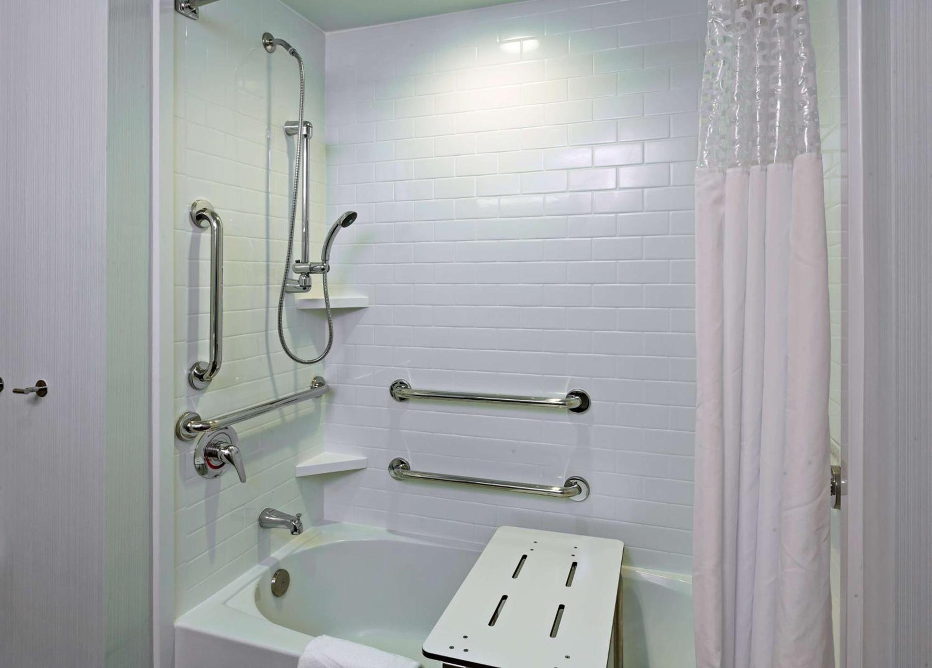 Hampton Inn & Suites Claremore photo 35