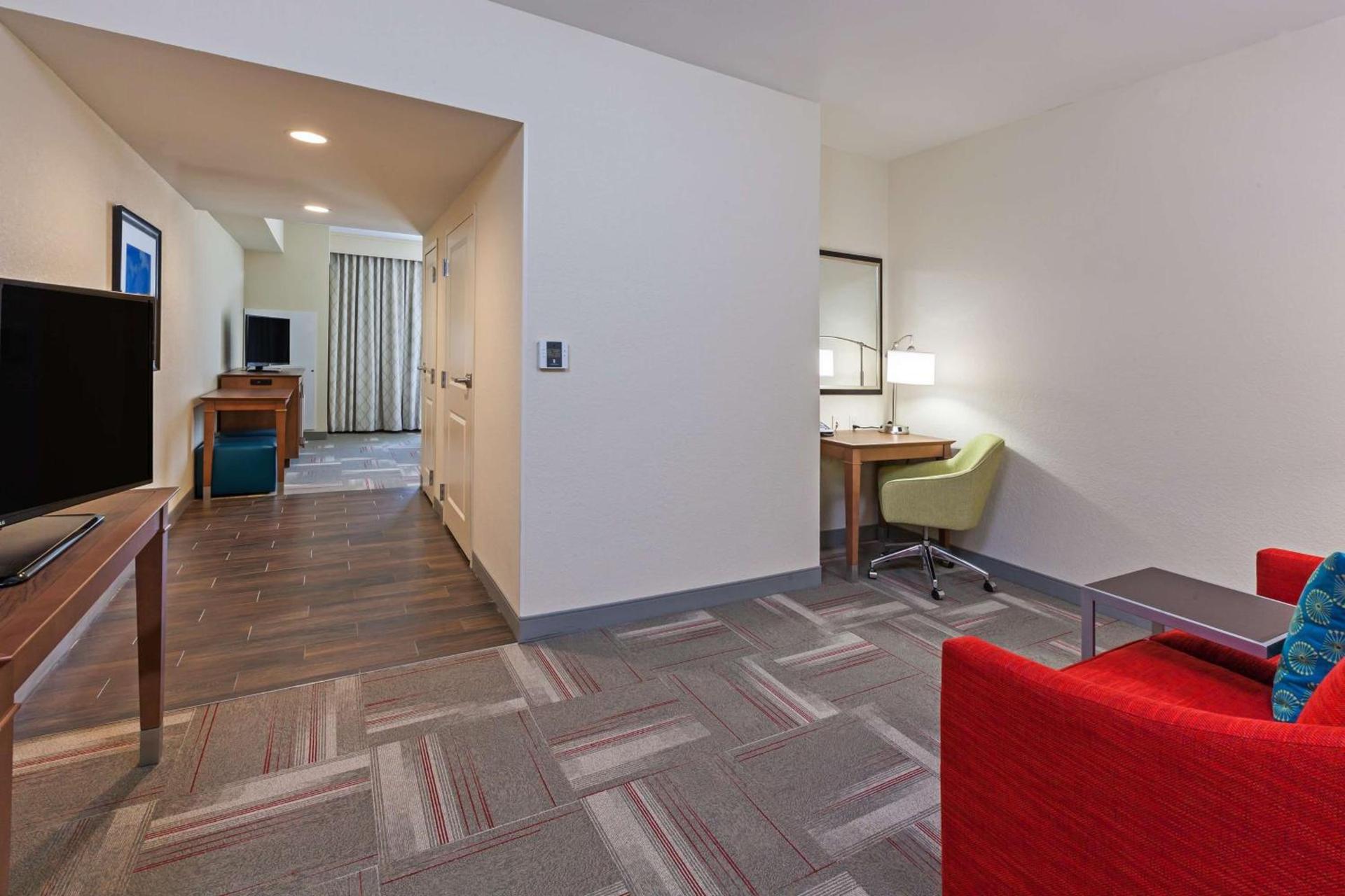 Hampton Inn & Suites Claremore photo 38