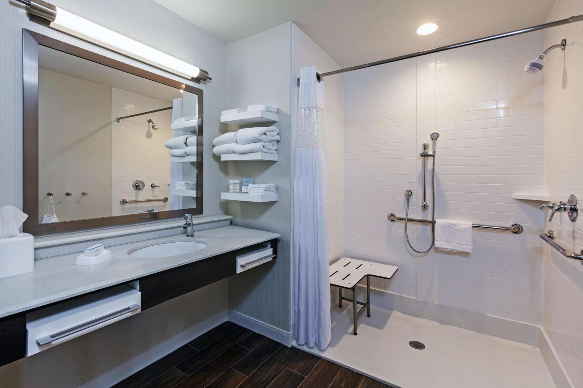 Hampton Inn & Suites Claremore photo 40