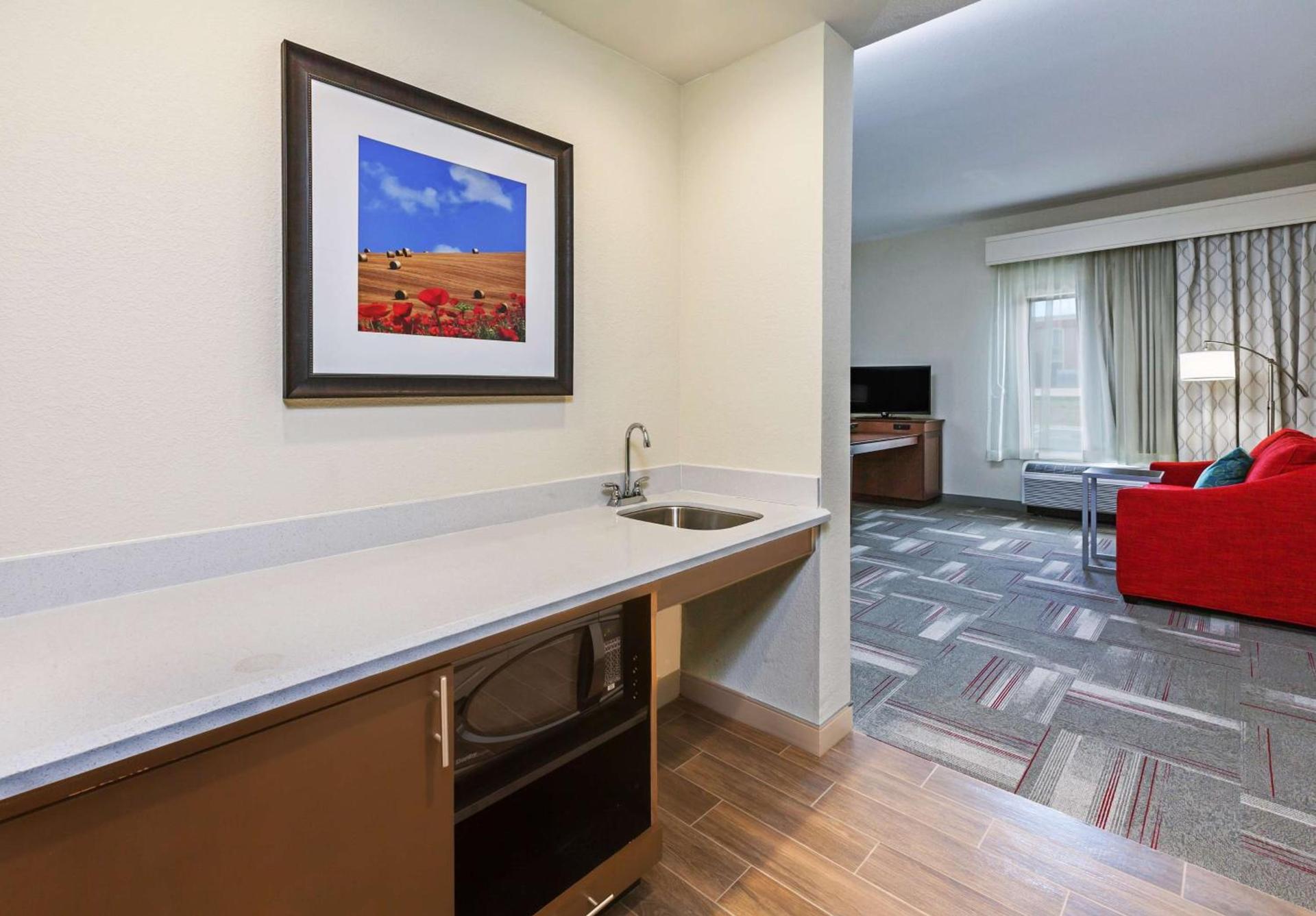 Hampton Inn & Suites Claremore photo 42