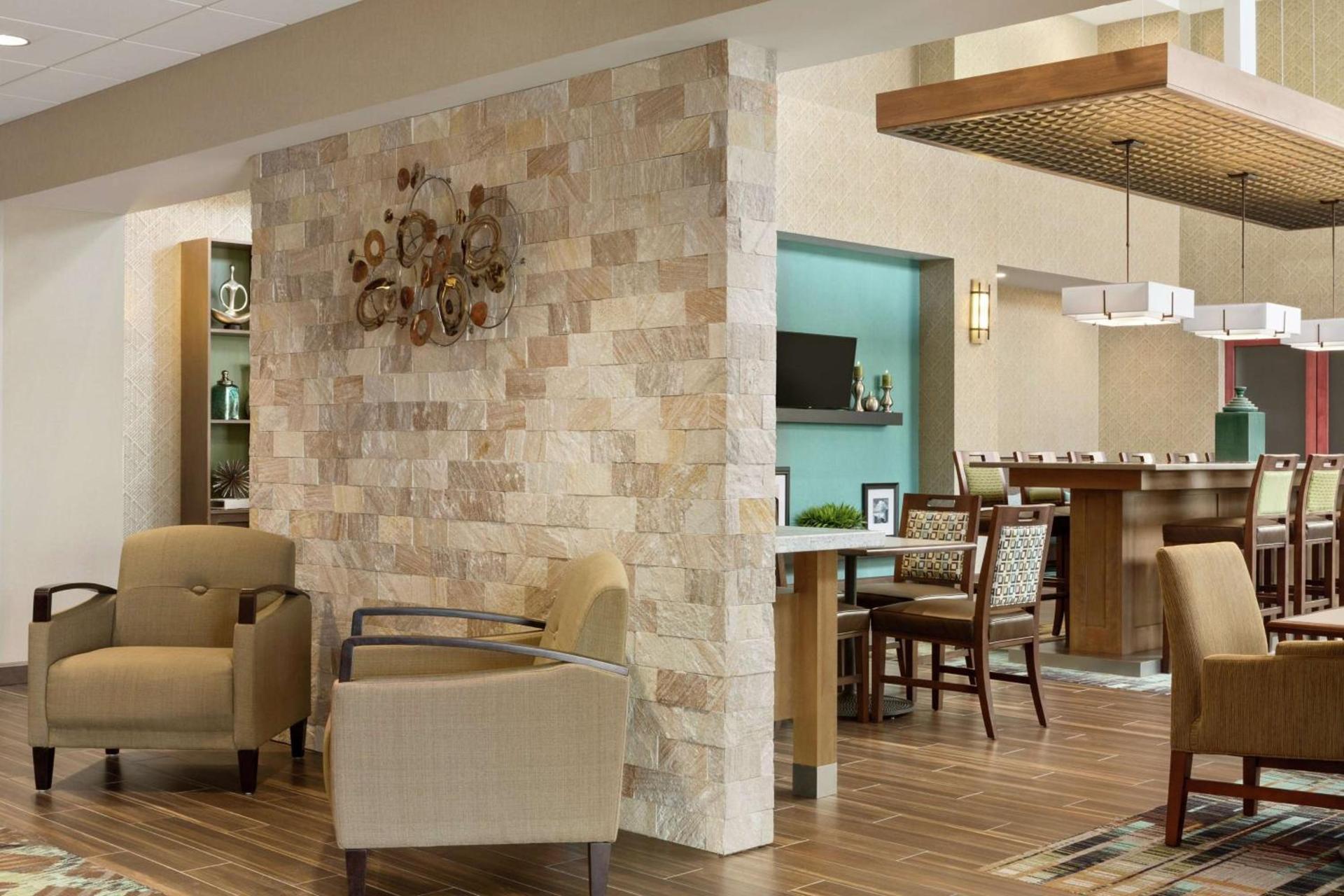 Hampton Inn & Suites Minooka photo 3