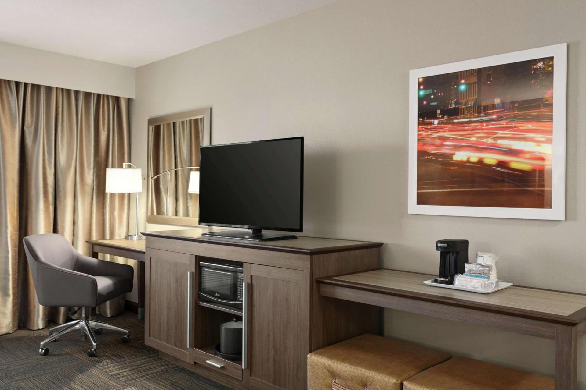 Hampton Inn & Suites Minooka photo 13