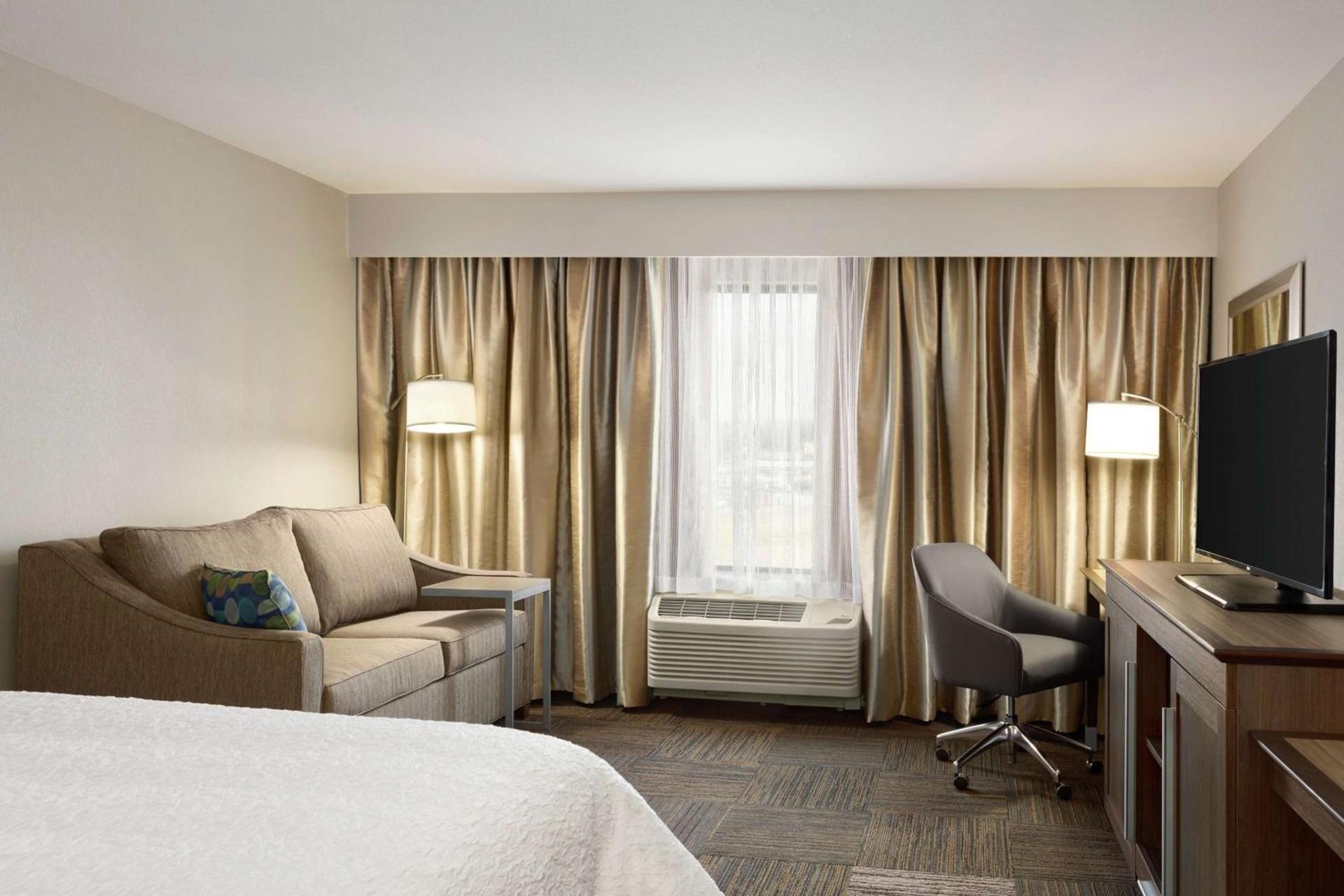 Hampton Inn & Suites Minooka photo 19