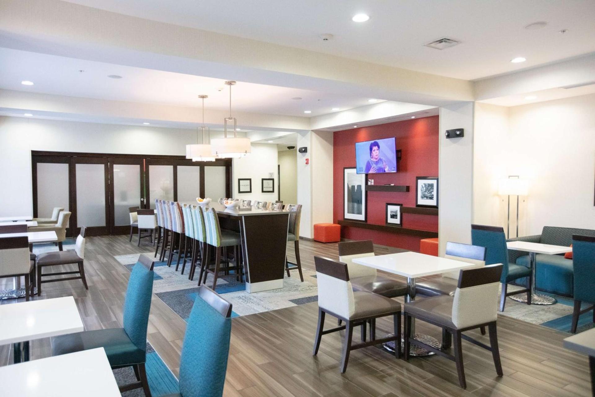 Hampton Inn Toledo Oregon photo 6