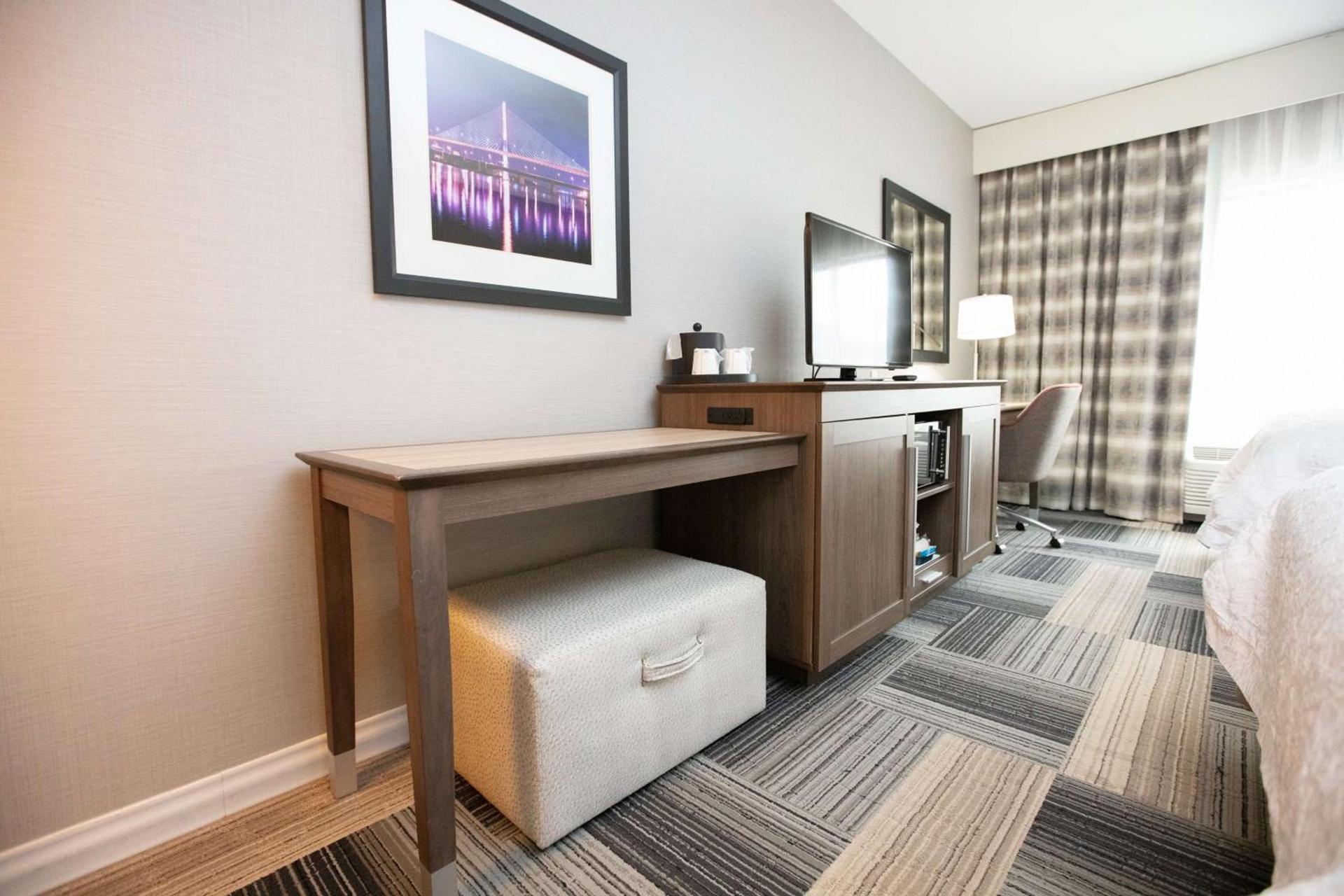 Hampton Inn Toledo Oregon photo 22