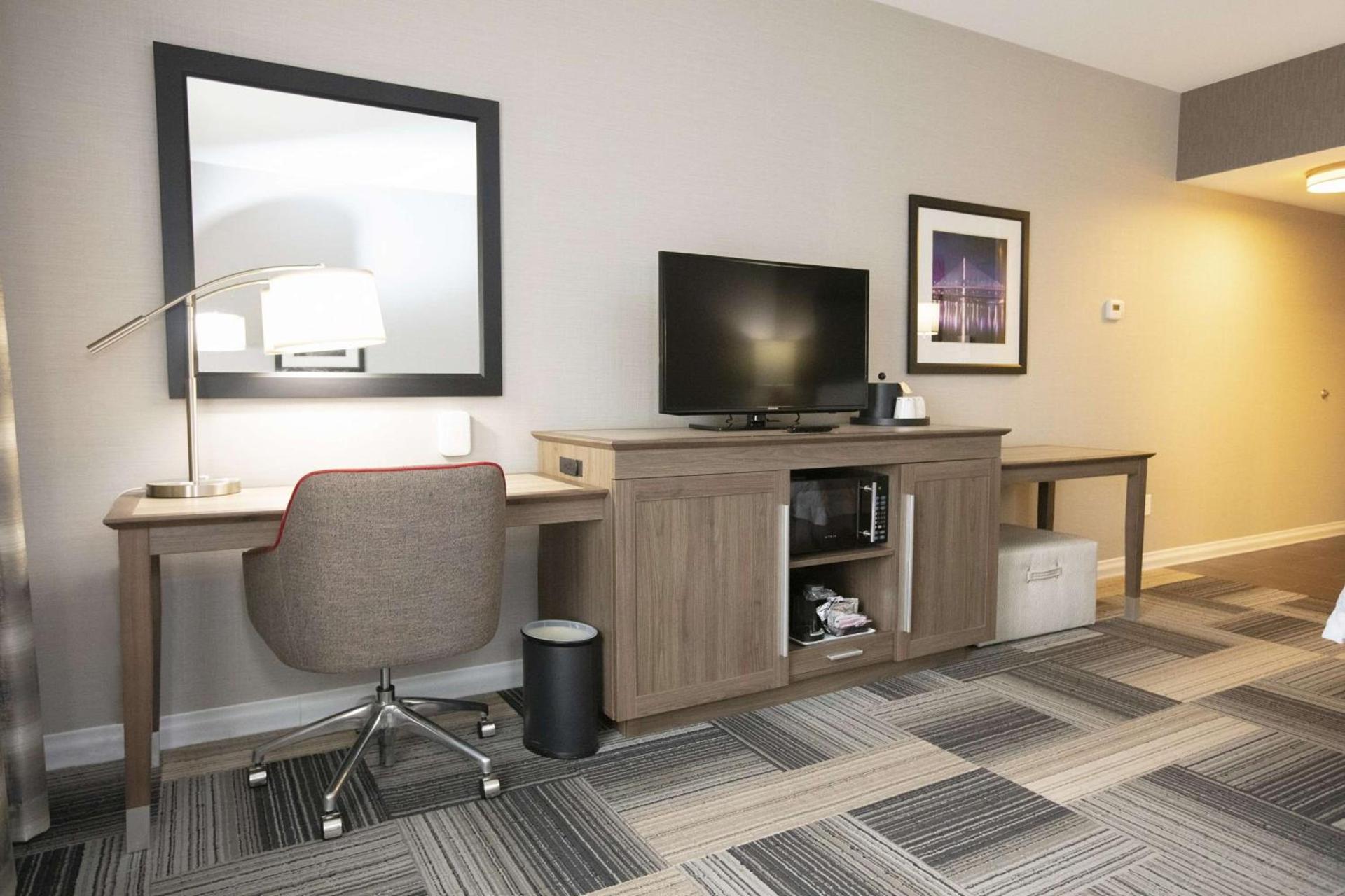 Hampton Inn Toledo Oregon photo 23