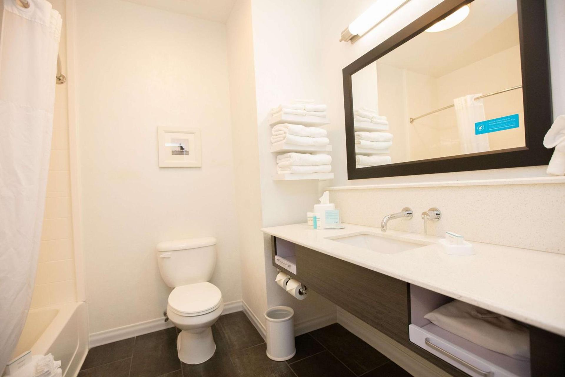 Hampton Inn Toledo Oregon photo 25