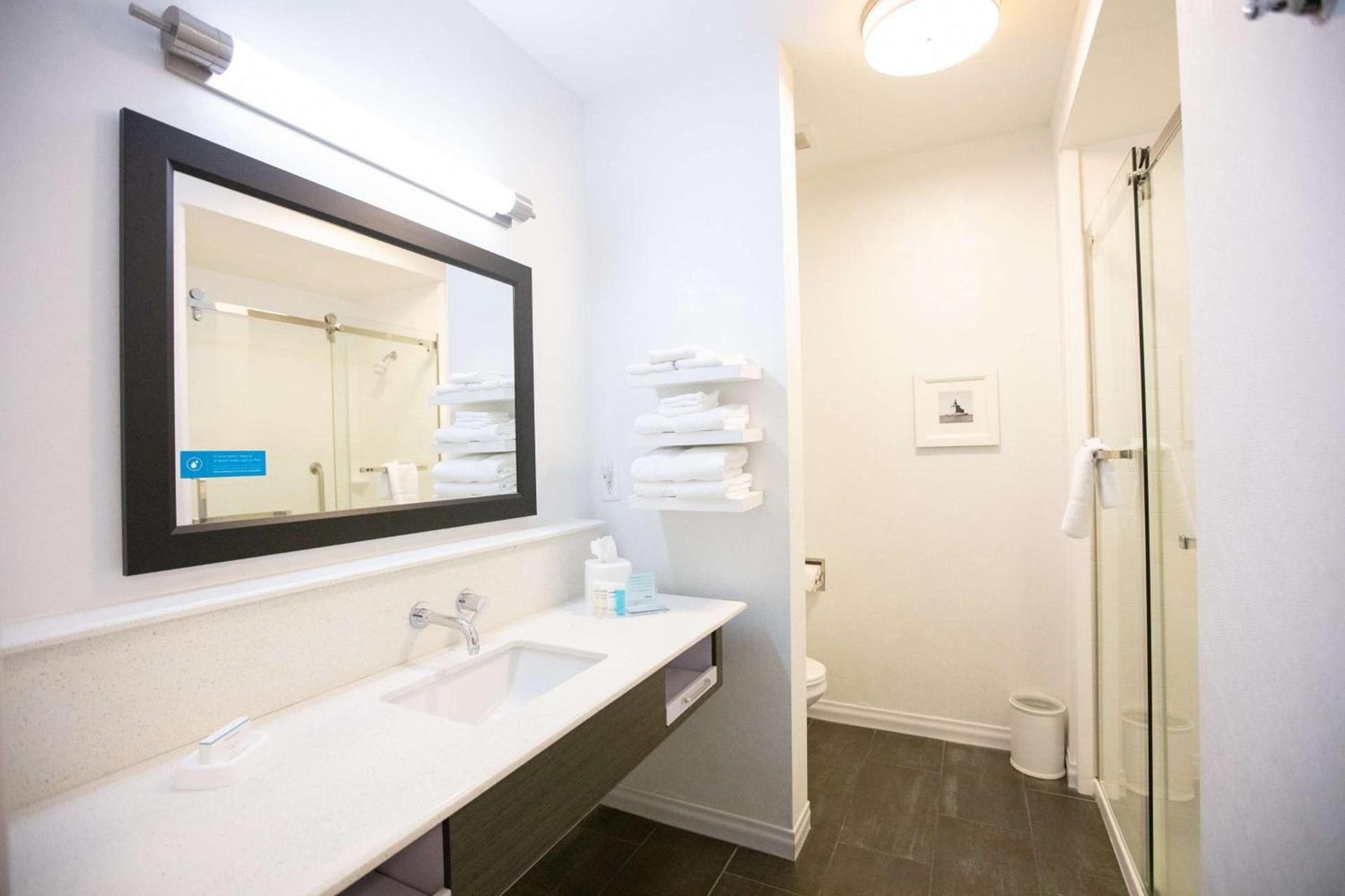 Hampton Inn Toledo Oregon photo 26
