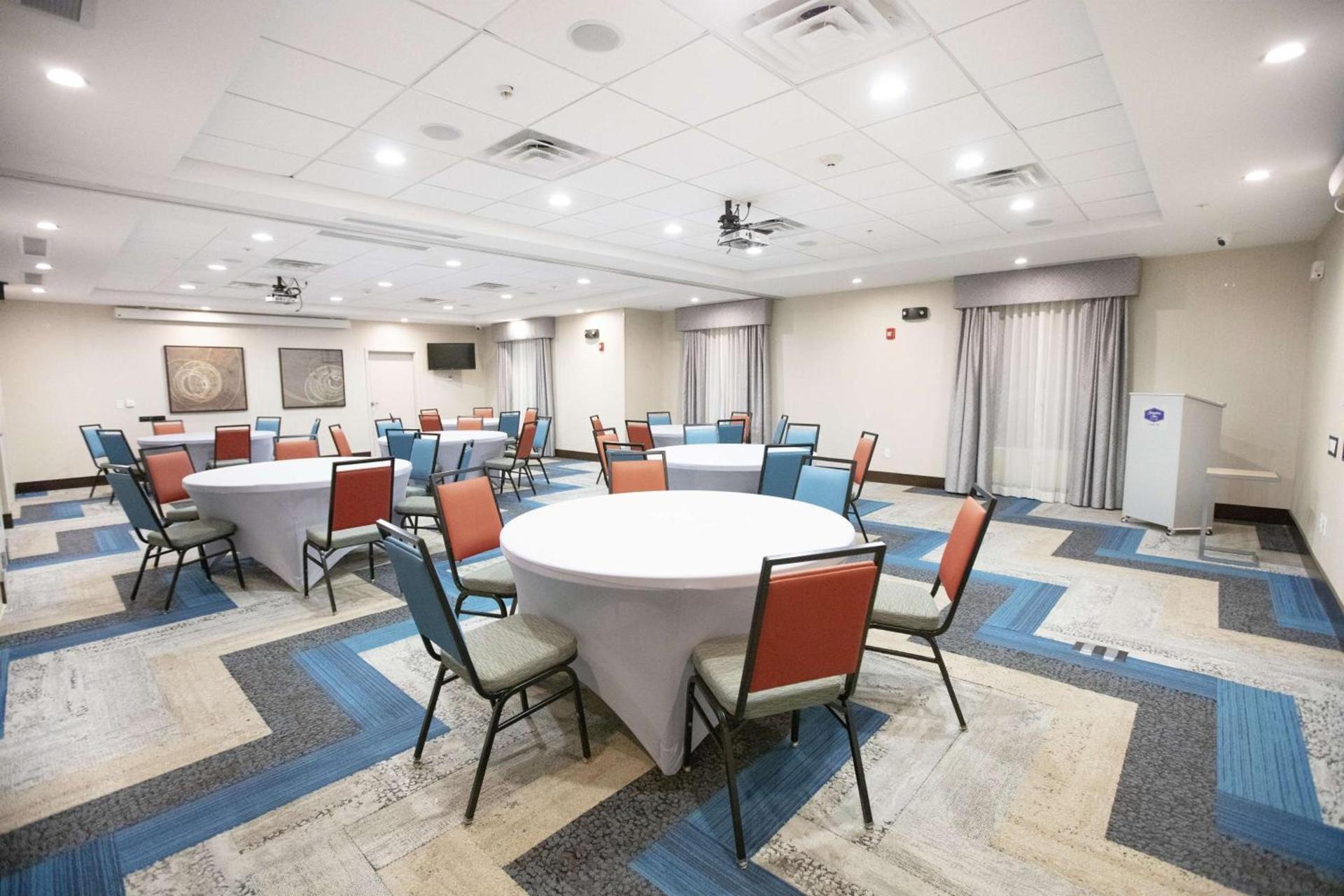 Hampton Inn Toledo Oregon photo 32