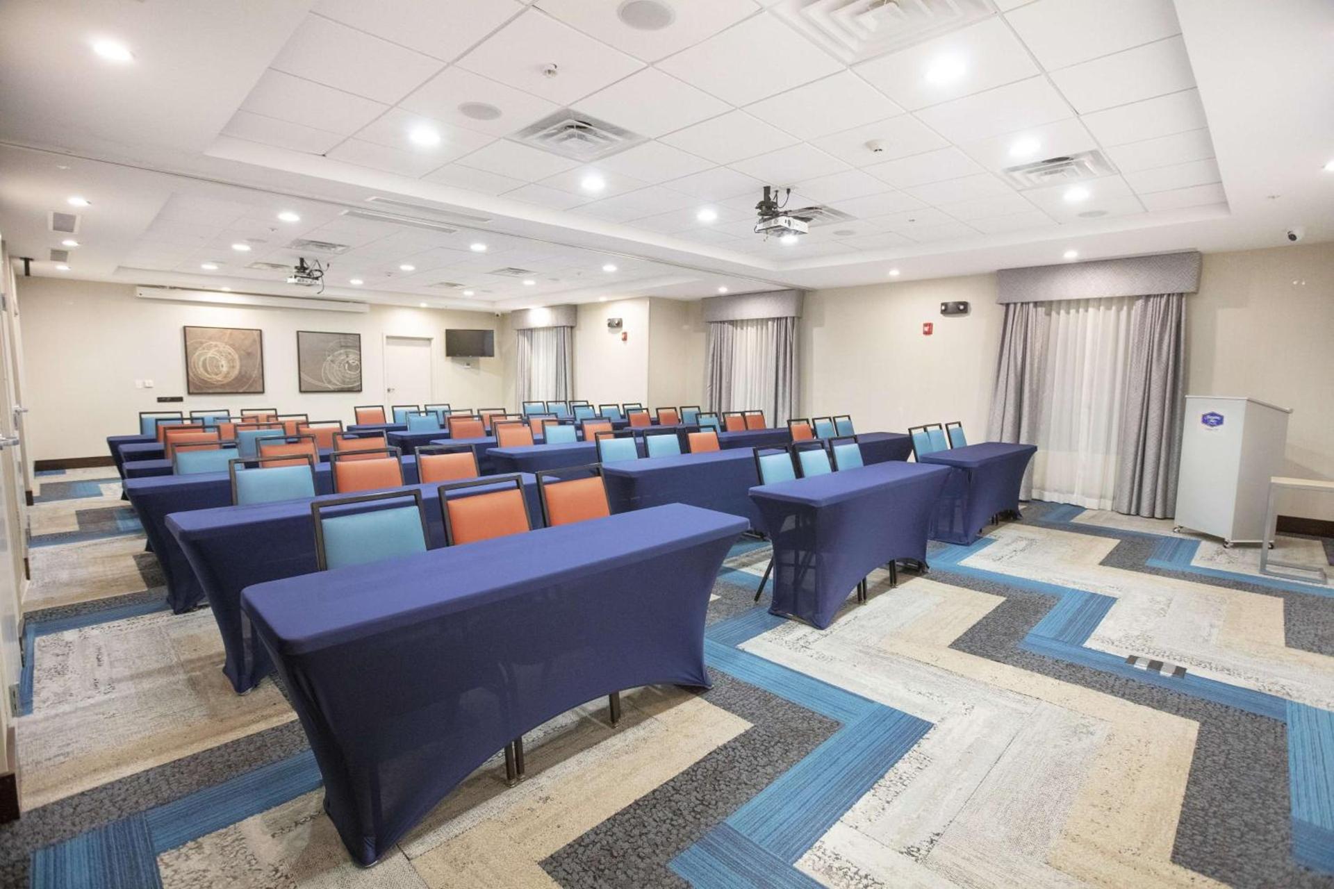 Hampton Inn Toledo Oregon photo 34