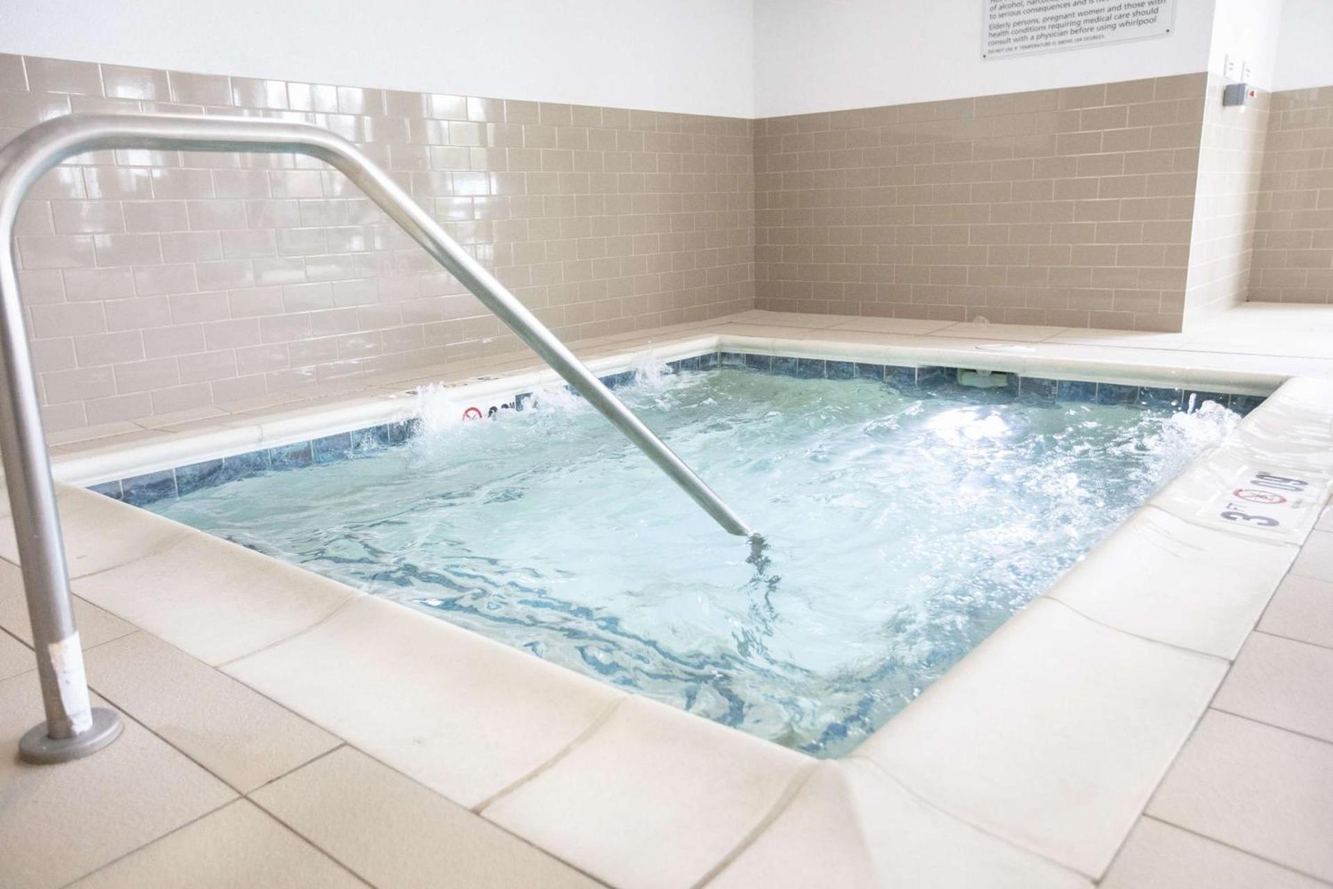 Hampton Inn Toledo Oregon photo 35