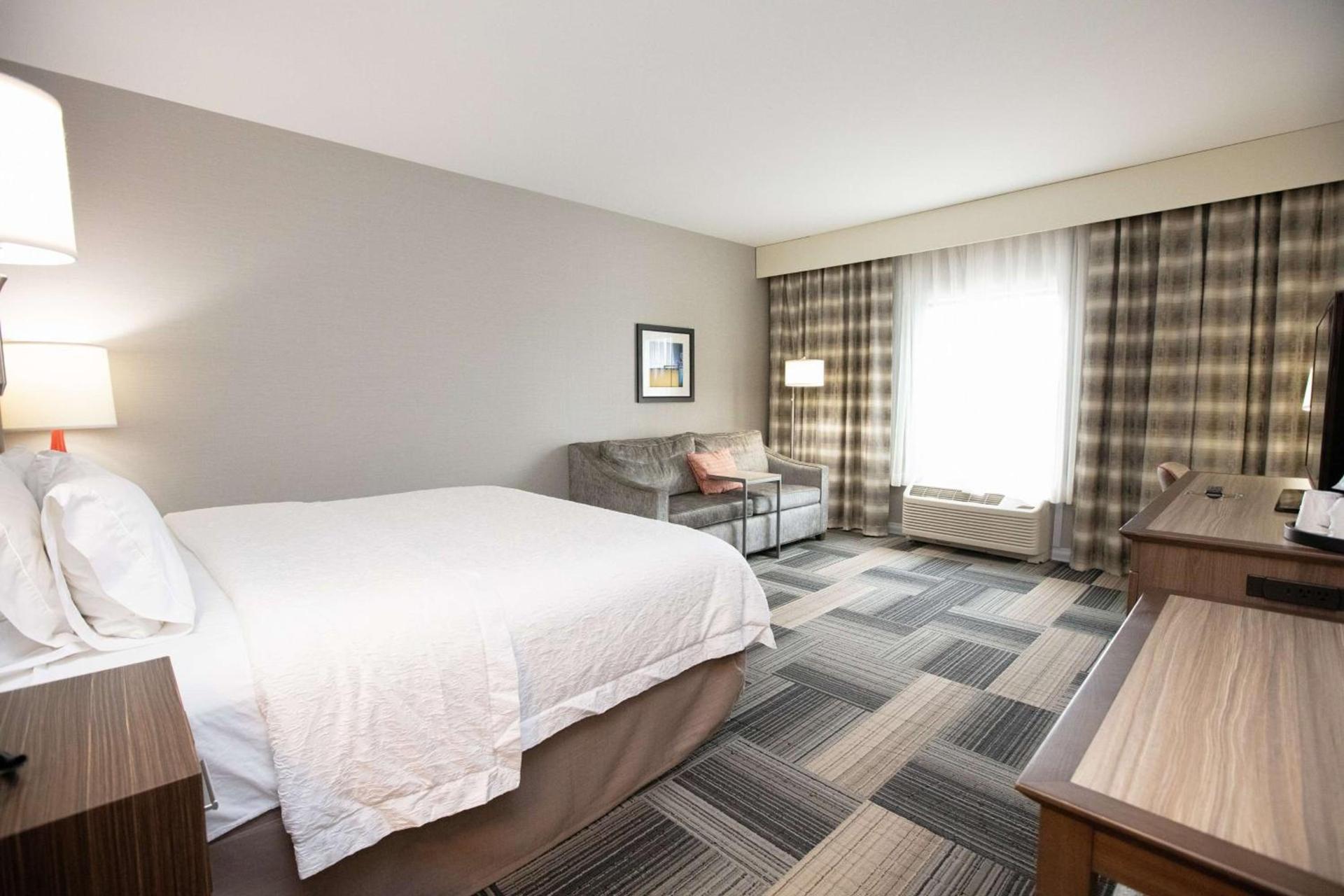 Hampton Inn Toledo Oregon photo 36