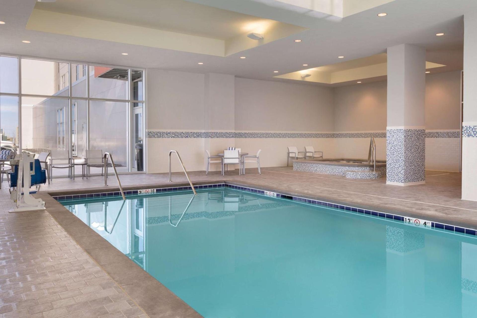 Embassy Suites by Hilton Kansas City Olathe photo 7