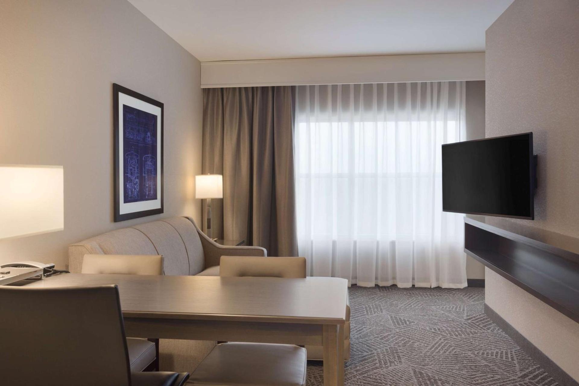 Embassy Suites by Hilton Kansas City Olathe photo 13