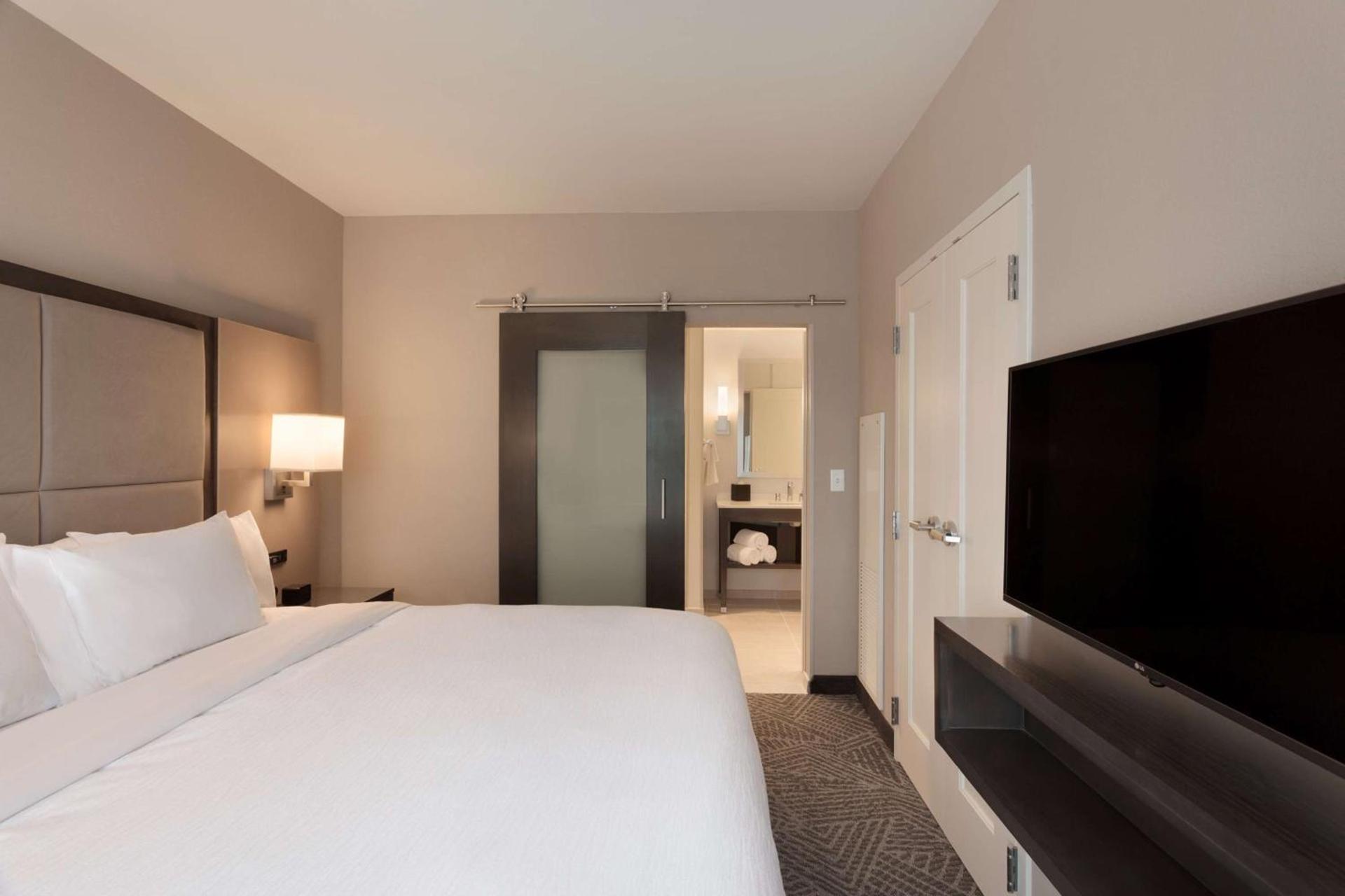 Embassy Suites by Hilton Kansas City Olathe photo 17