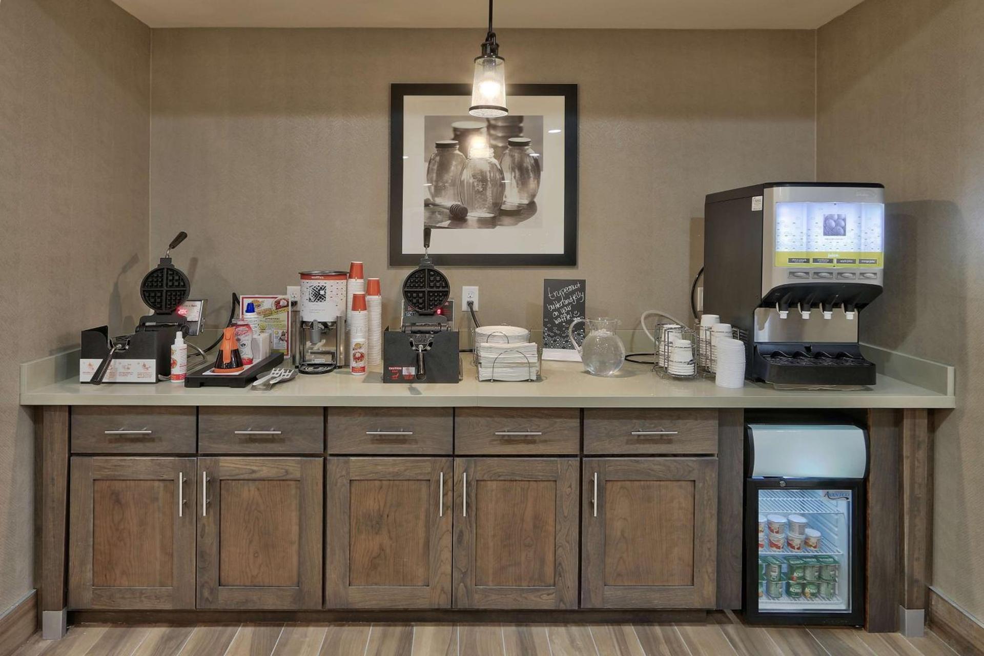 Hampton Inn & Suites Artesia photo 16