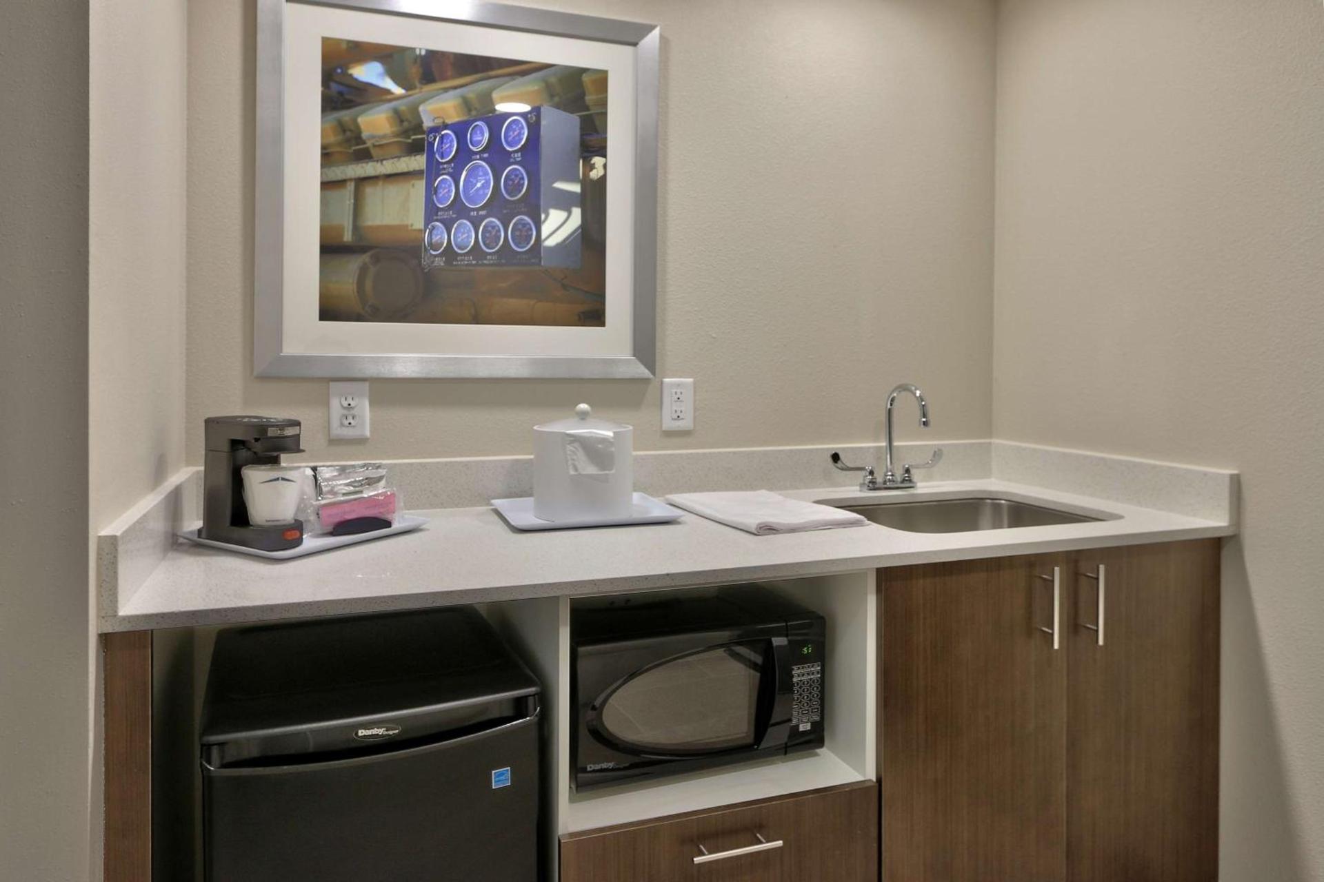 Hampton Inn & Suites Artesia photo 37
