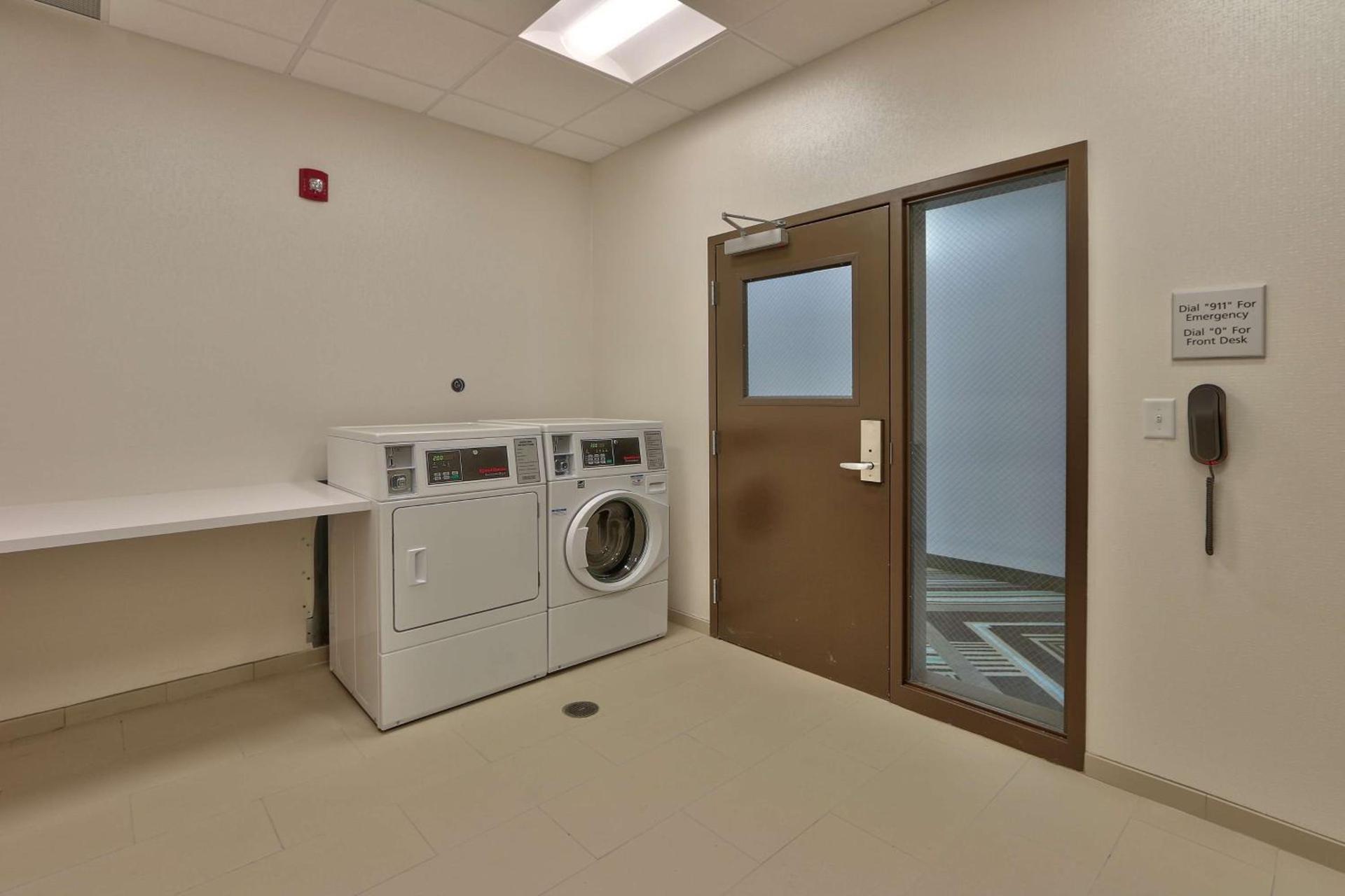Hampton Inn & Suites Artesia photo 2
