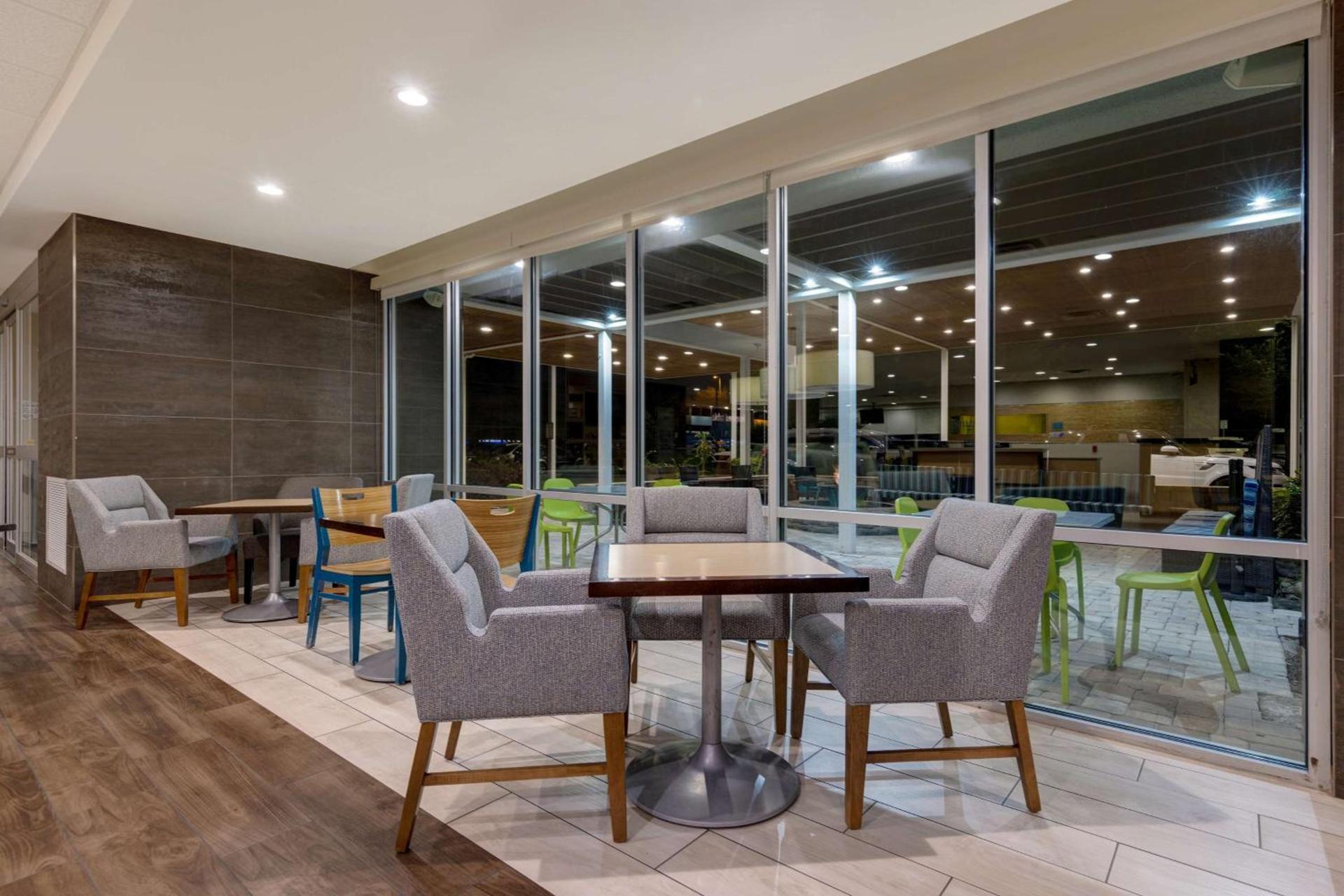 Home2 Suites by Hilton Orlando International Drive South - Free Shuttle to Theme Parks photo 12