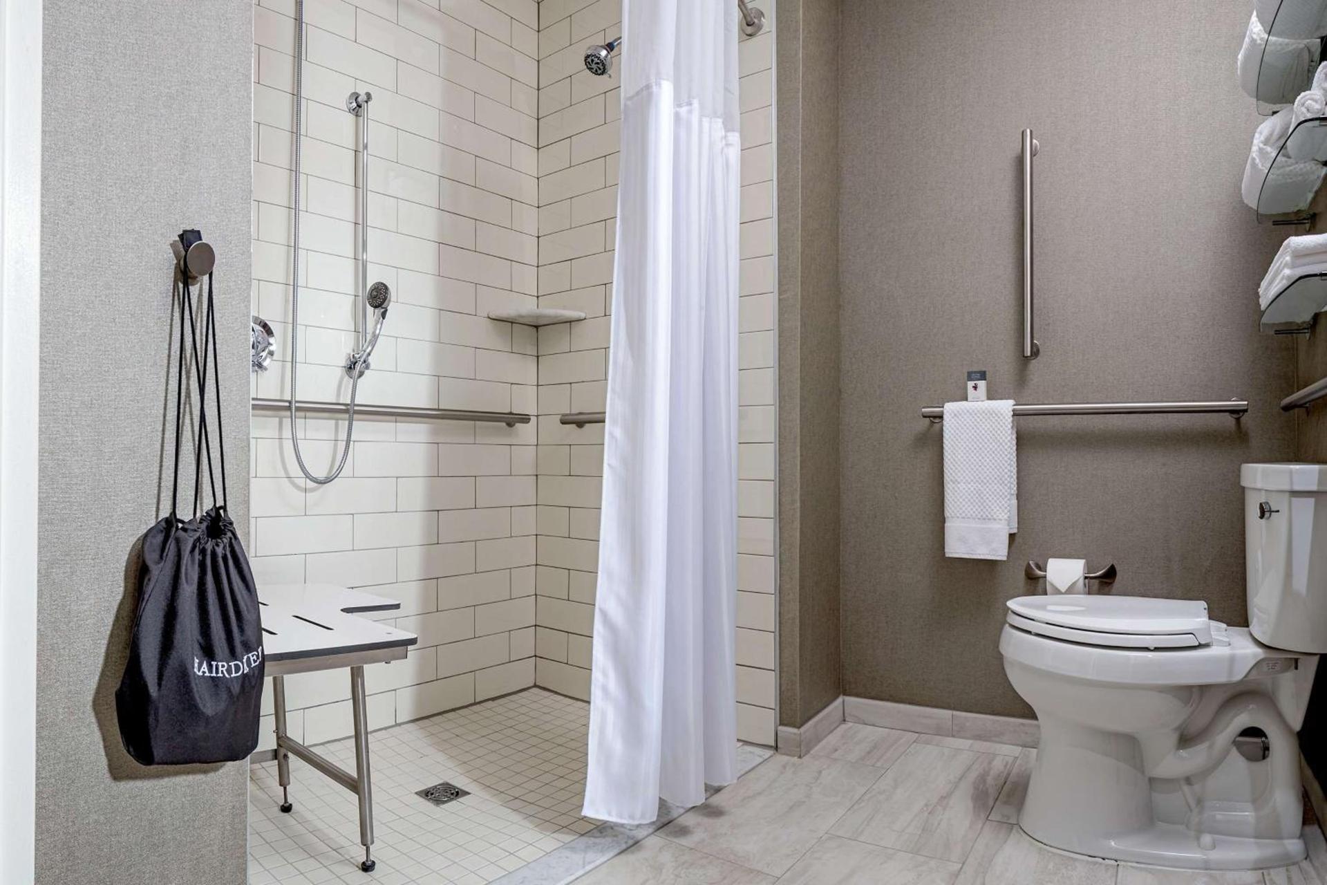 DoubleTree by Hilton Boston-Rockland photo 13