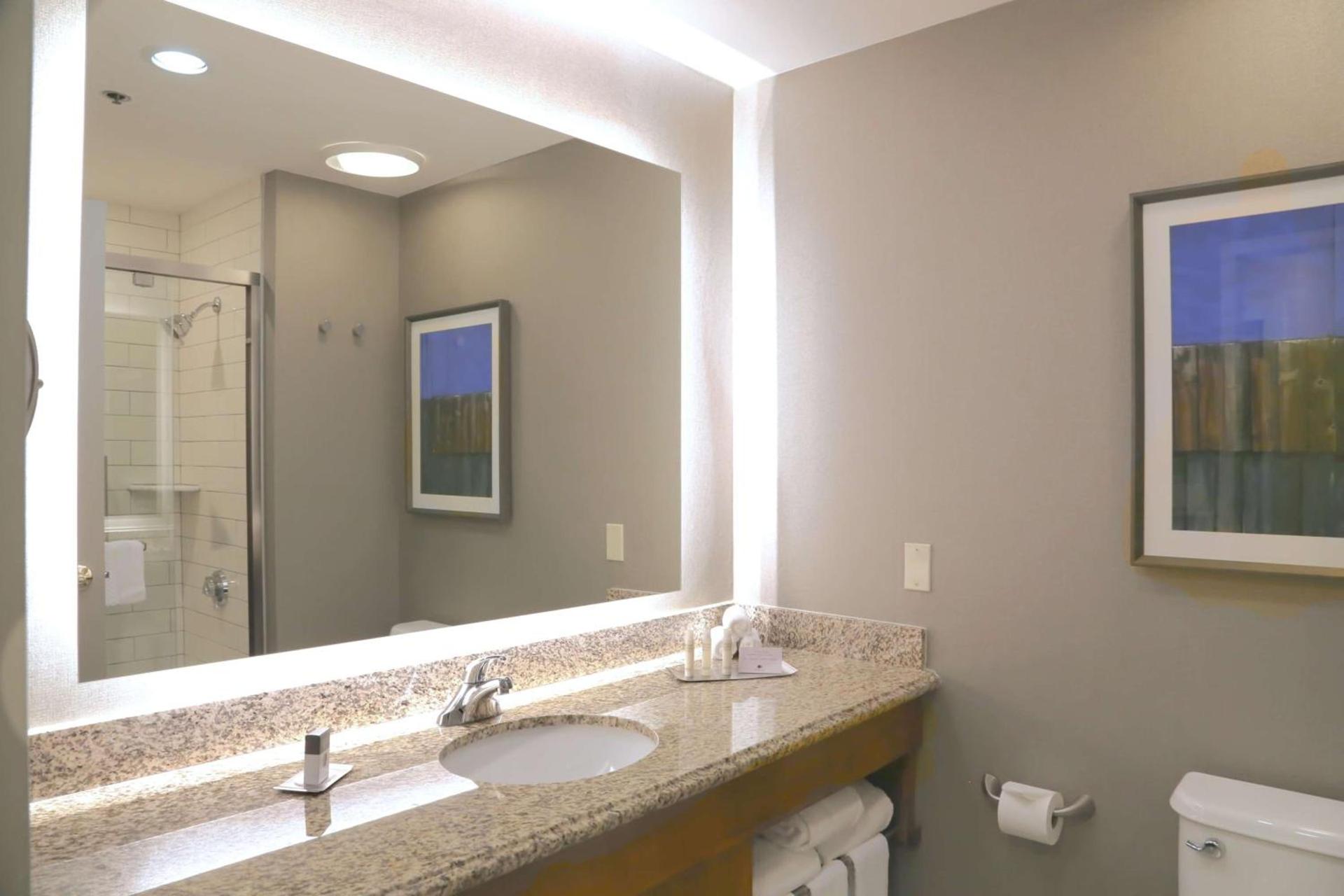 DoubleTree by Hilton Boston-Rockland photo 14