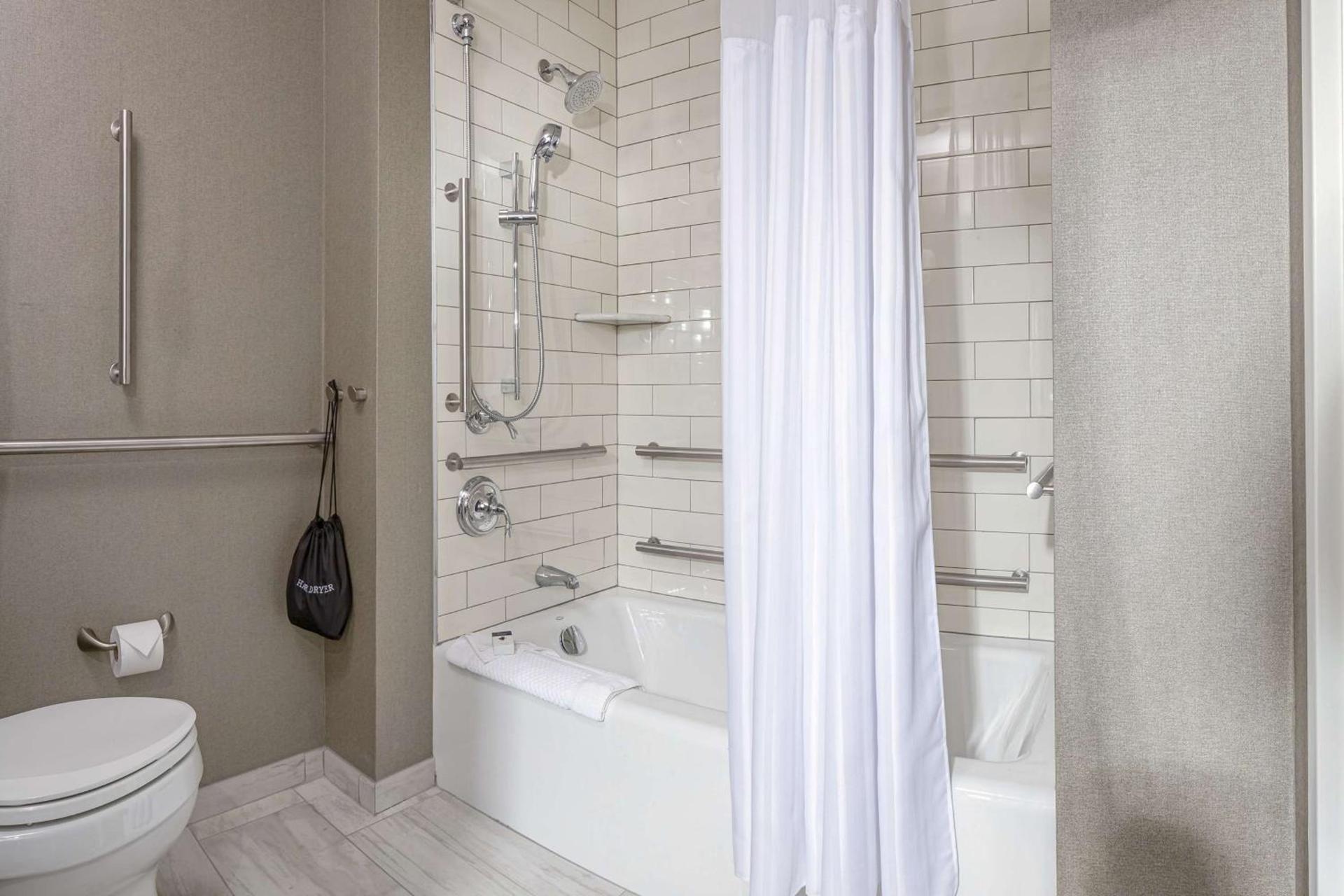 DoubleTree by Hilton Boston-Rockland photo 15