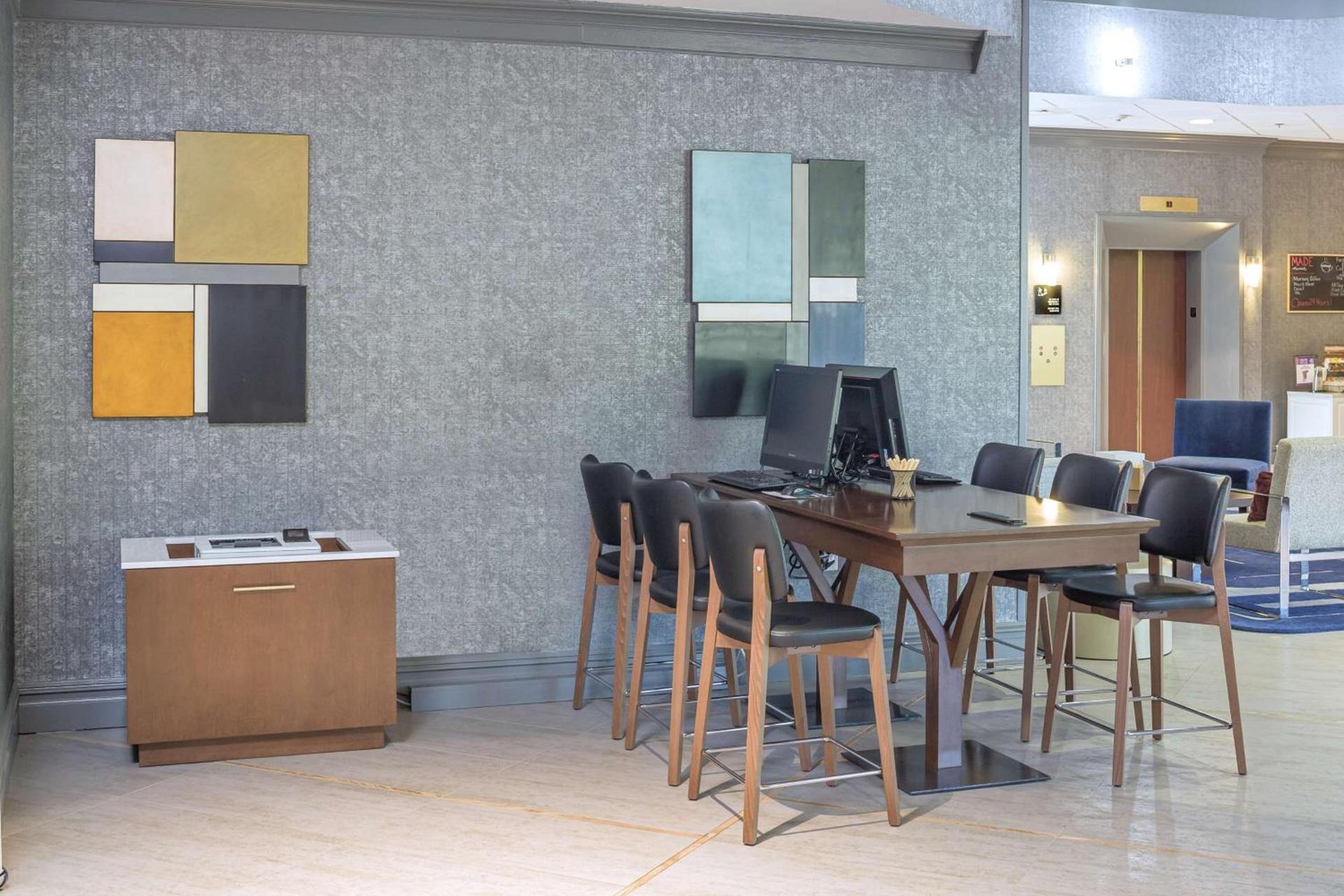 DoubleTree by Hilton Boston-Rockland photo 38