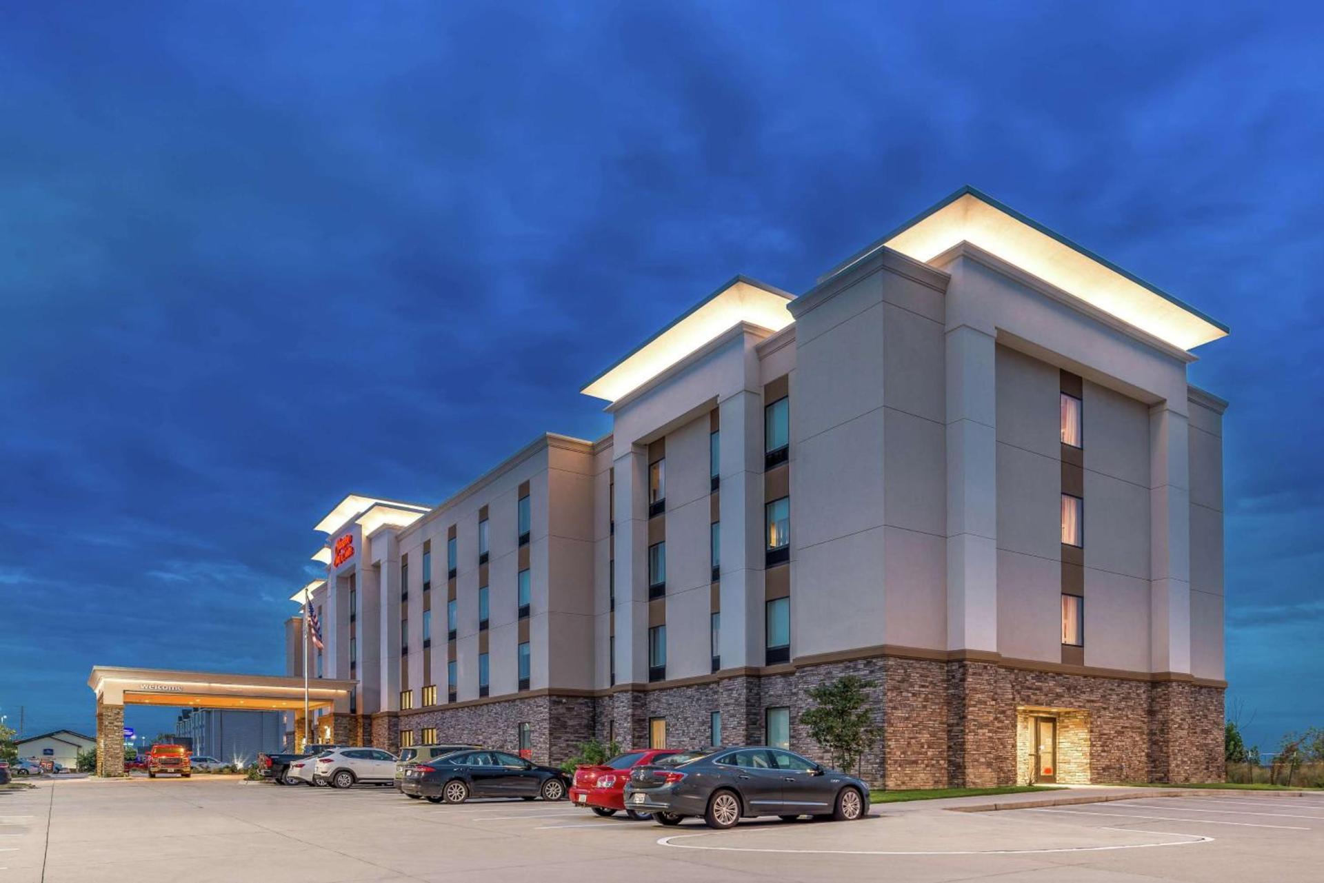 Hampton Inn and Suites Ames, IA photo 3